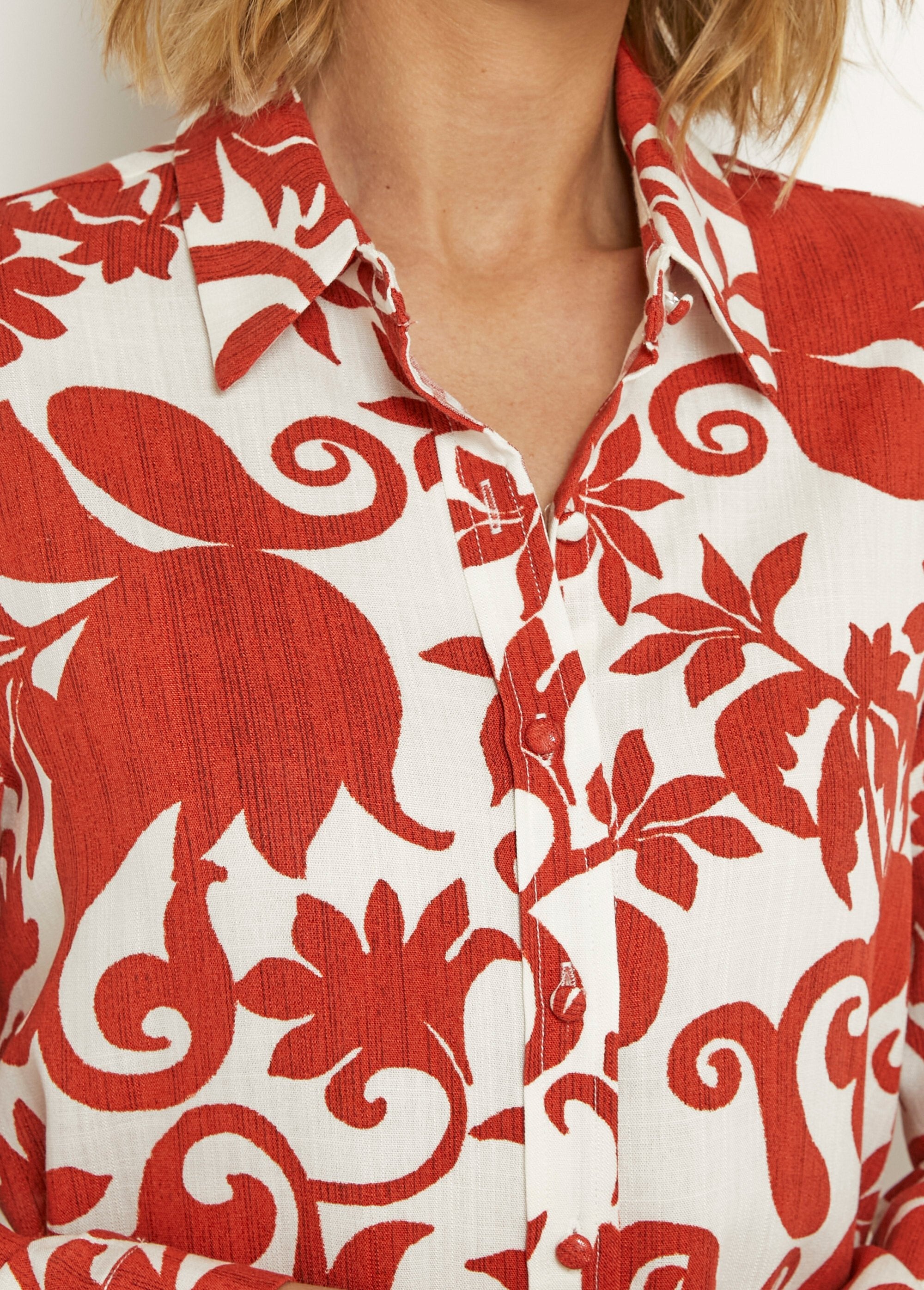 Long-sleeved_bucolic_print_blouse_Papirka_and_ecru_DE1_slim