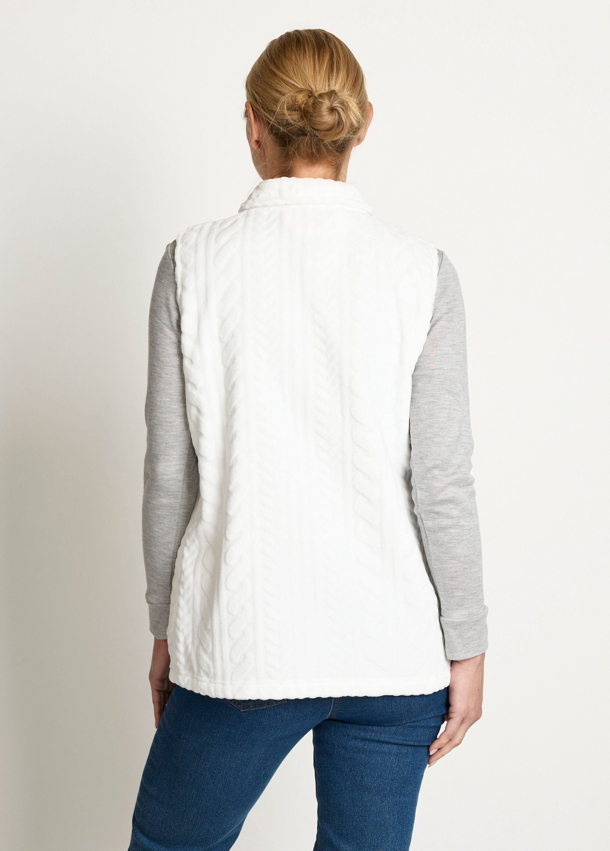 Sleeveless_zipped_fleece_vest_with_plush_feel_White_DO1_slim