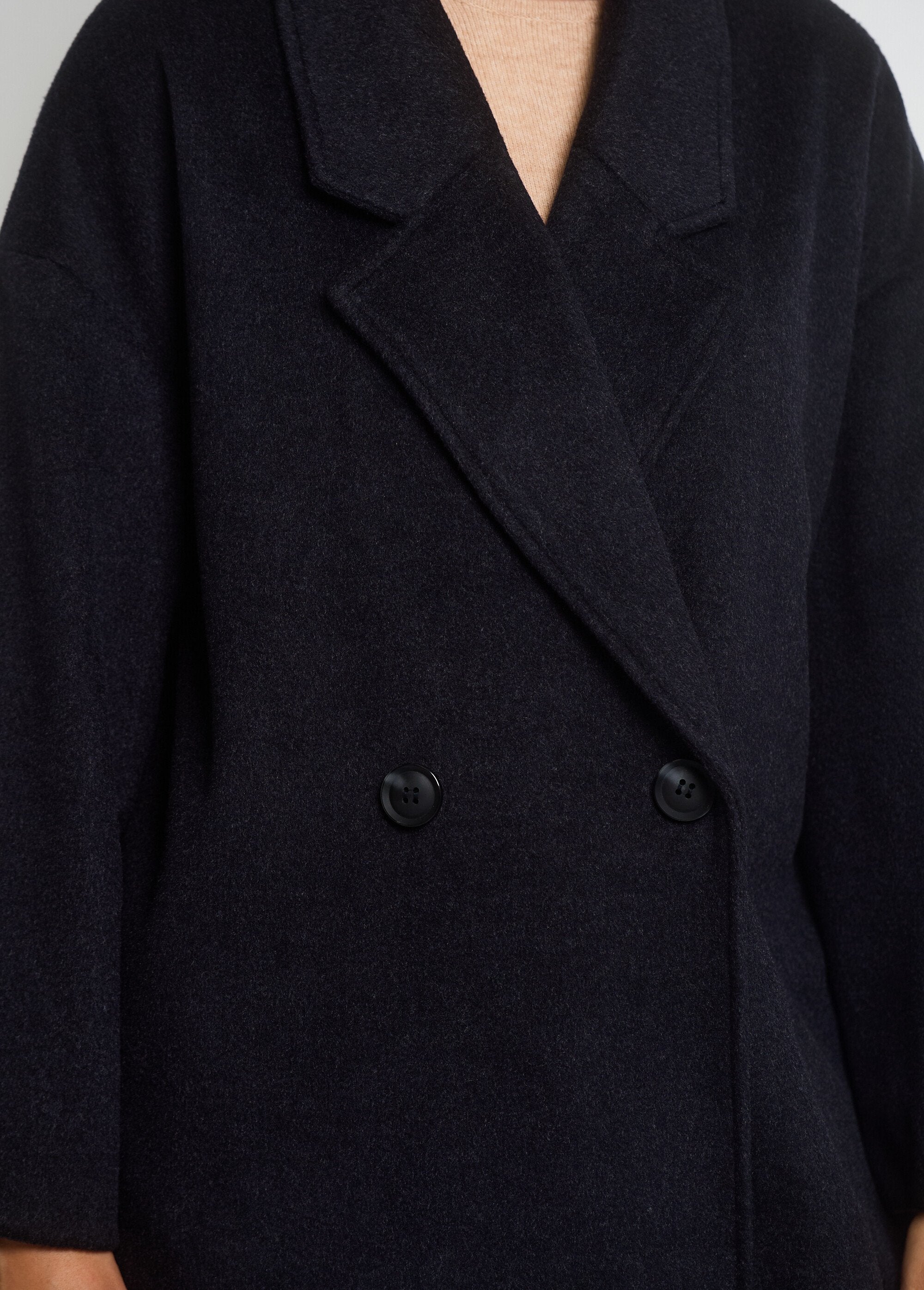 Warm_coat_with_flared_sleeves_Coal_DE3_slim