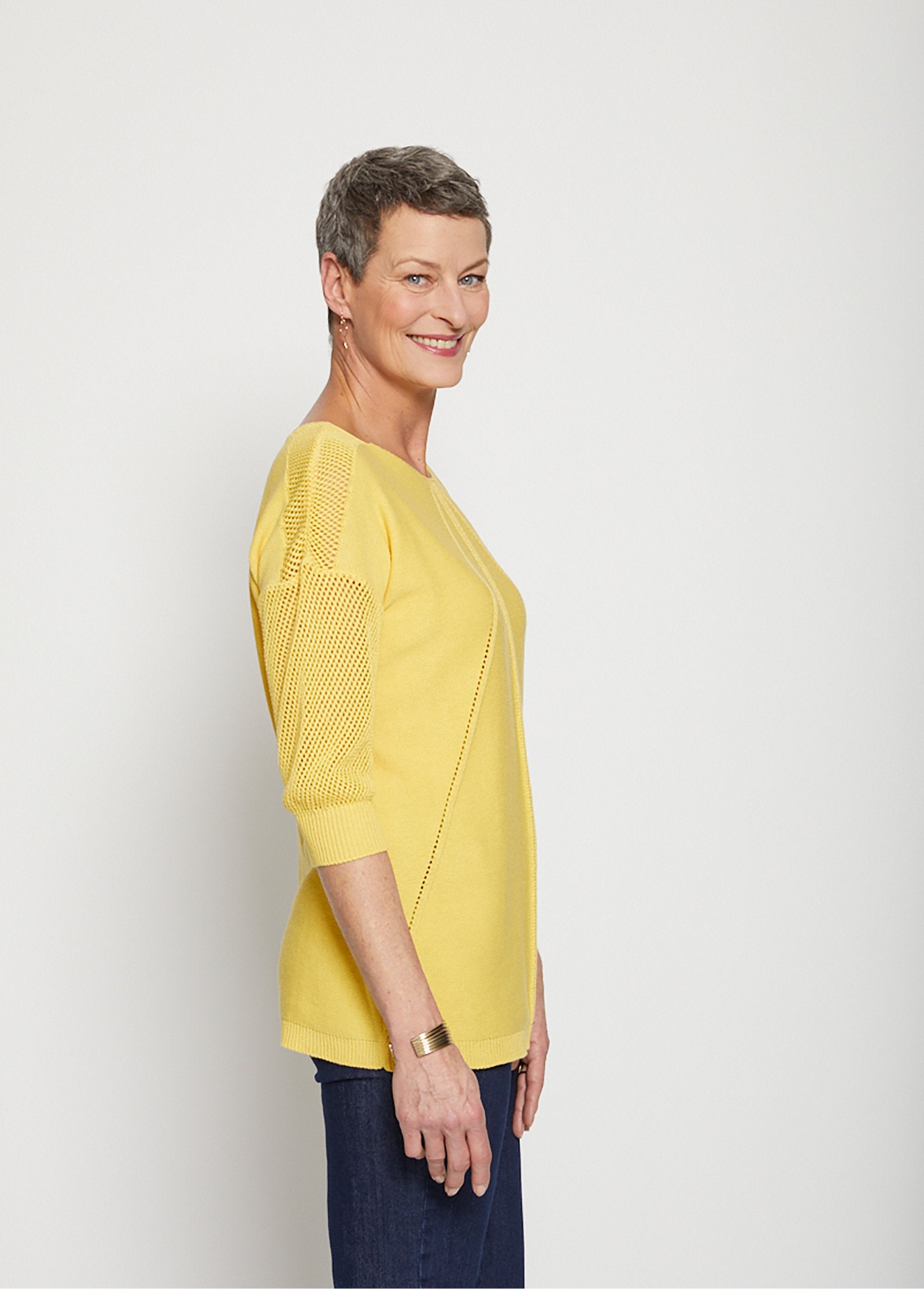 The_trendy_sweater_YELLOW_DR1_slim
