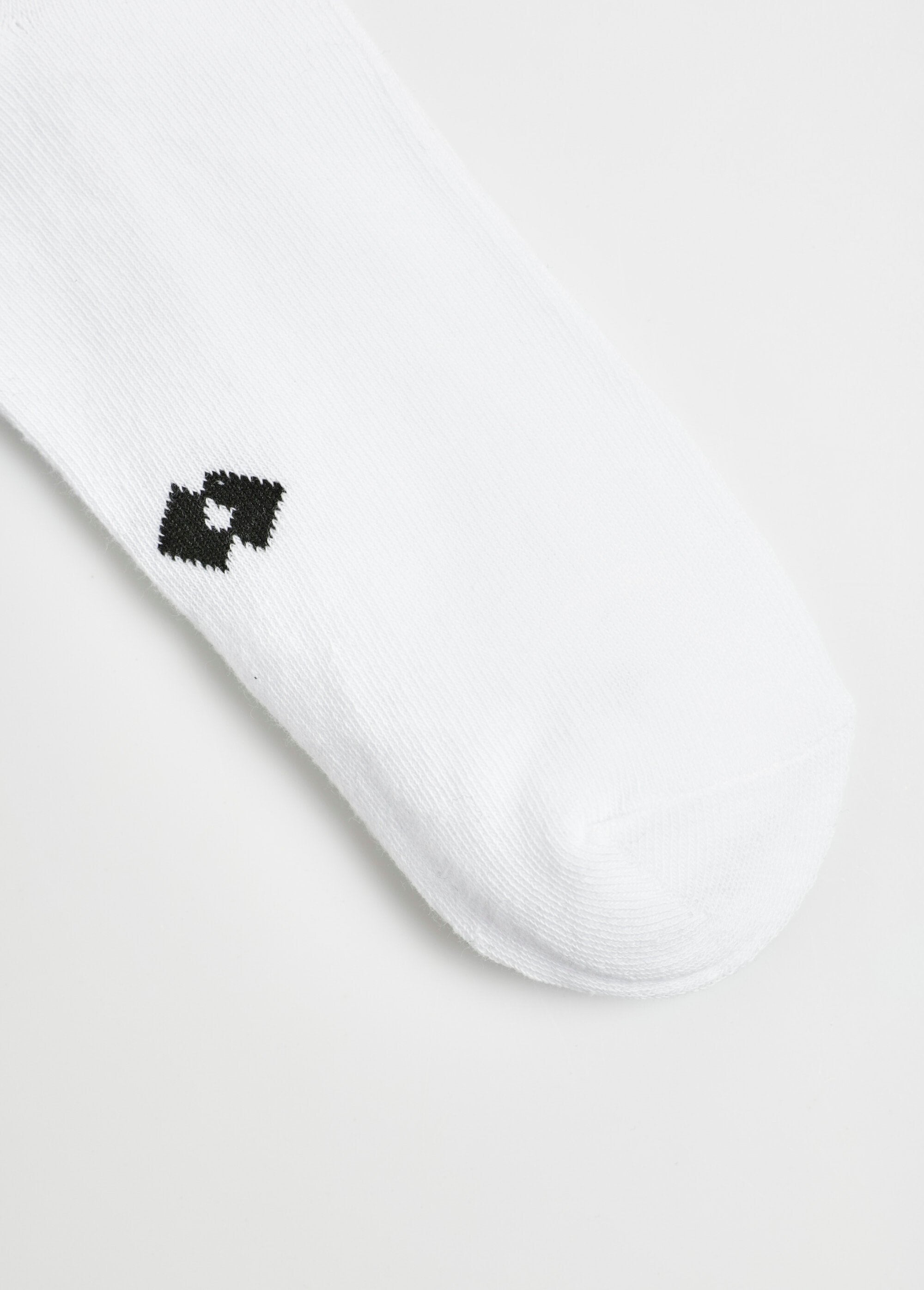 Pack_of_3_assorted_sports_socks_White_DE2_slim