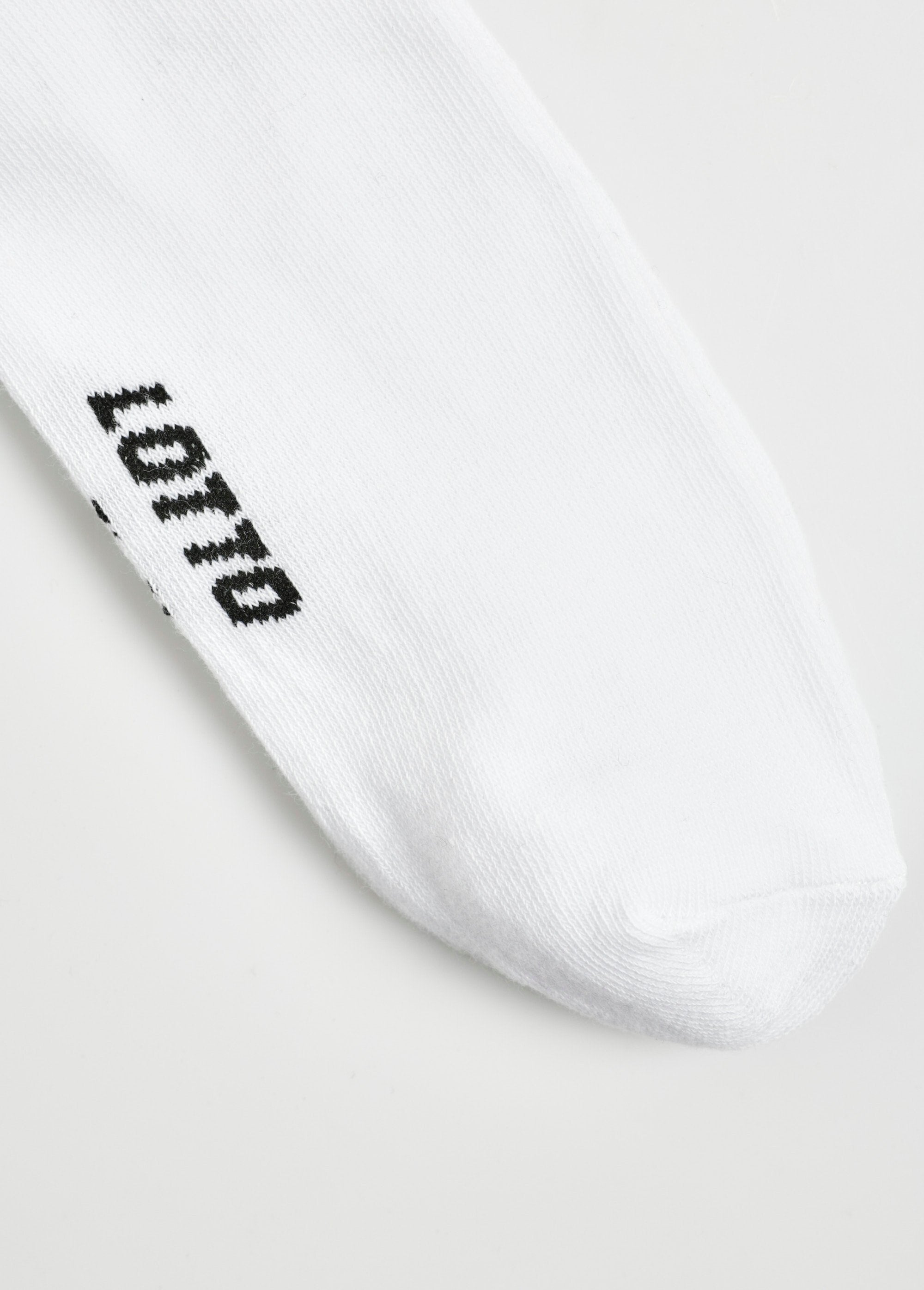 Pack_of_3_assorted_sports_socks_White_DE3_slim