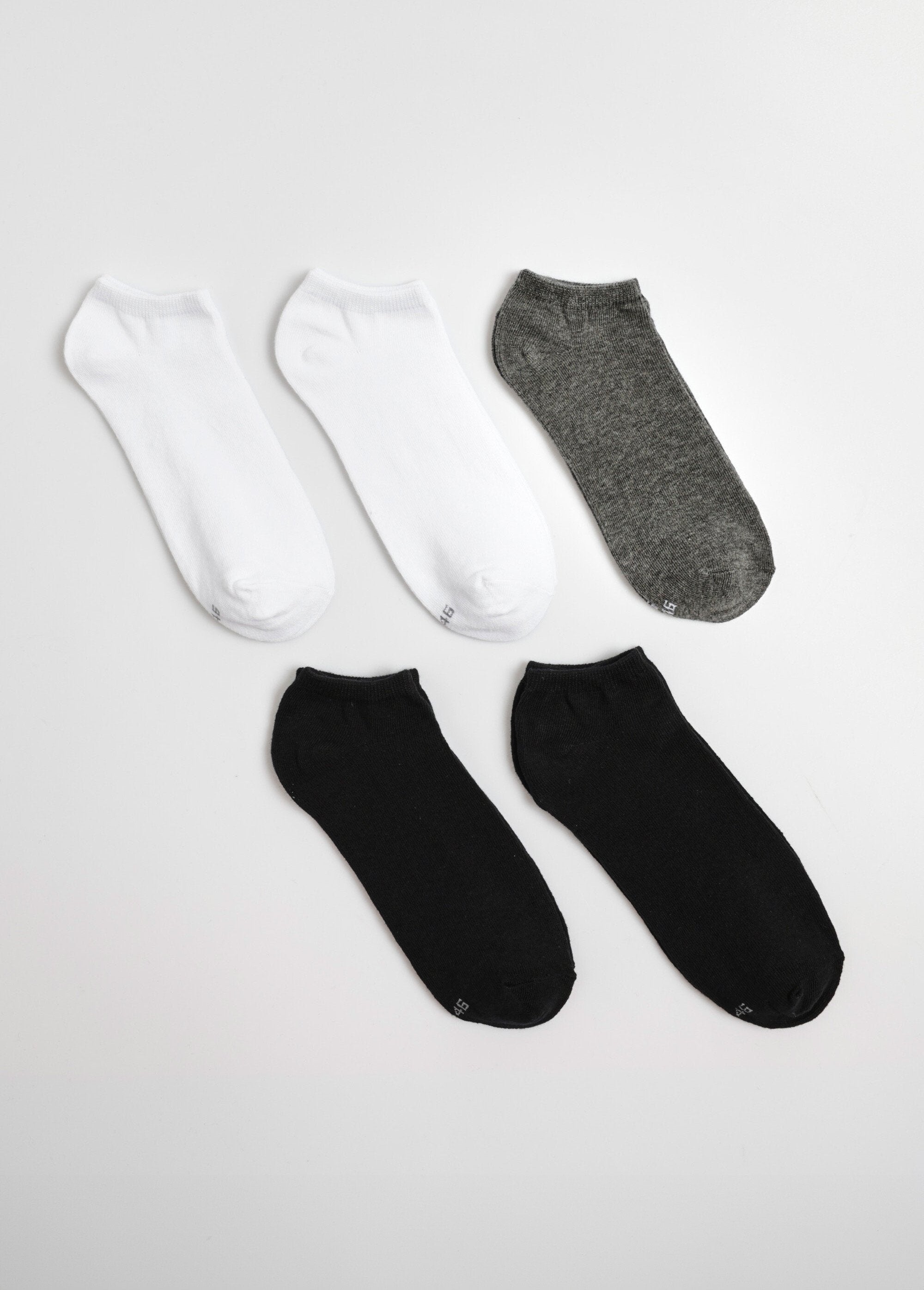 Pack_of_5_socks,_assorted_colors_White_and_gray_and_black_DE1_slim