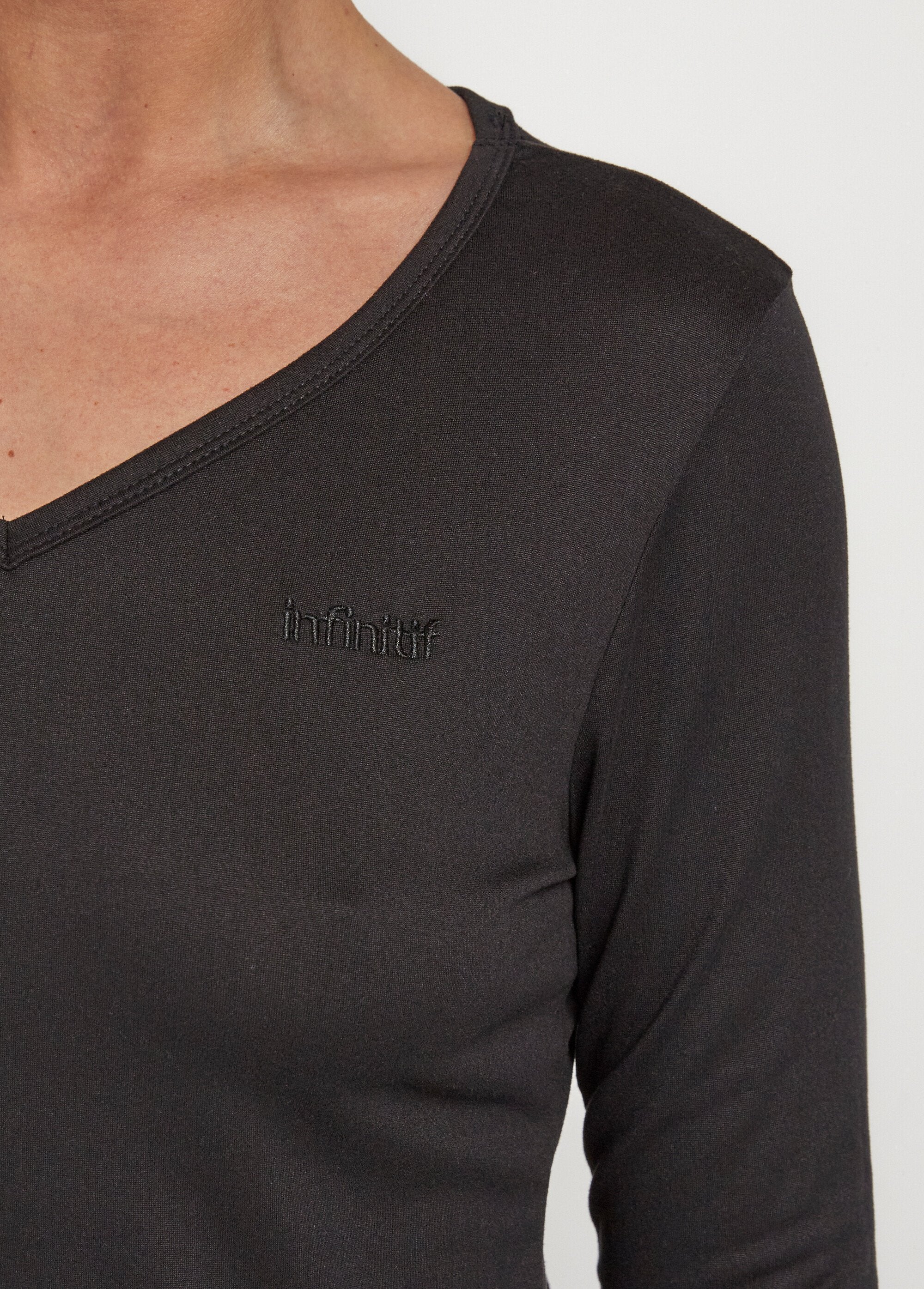 Long-sleeved_pajamas_with_printed_bottoms_Black_DE1_slim