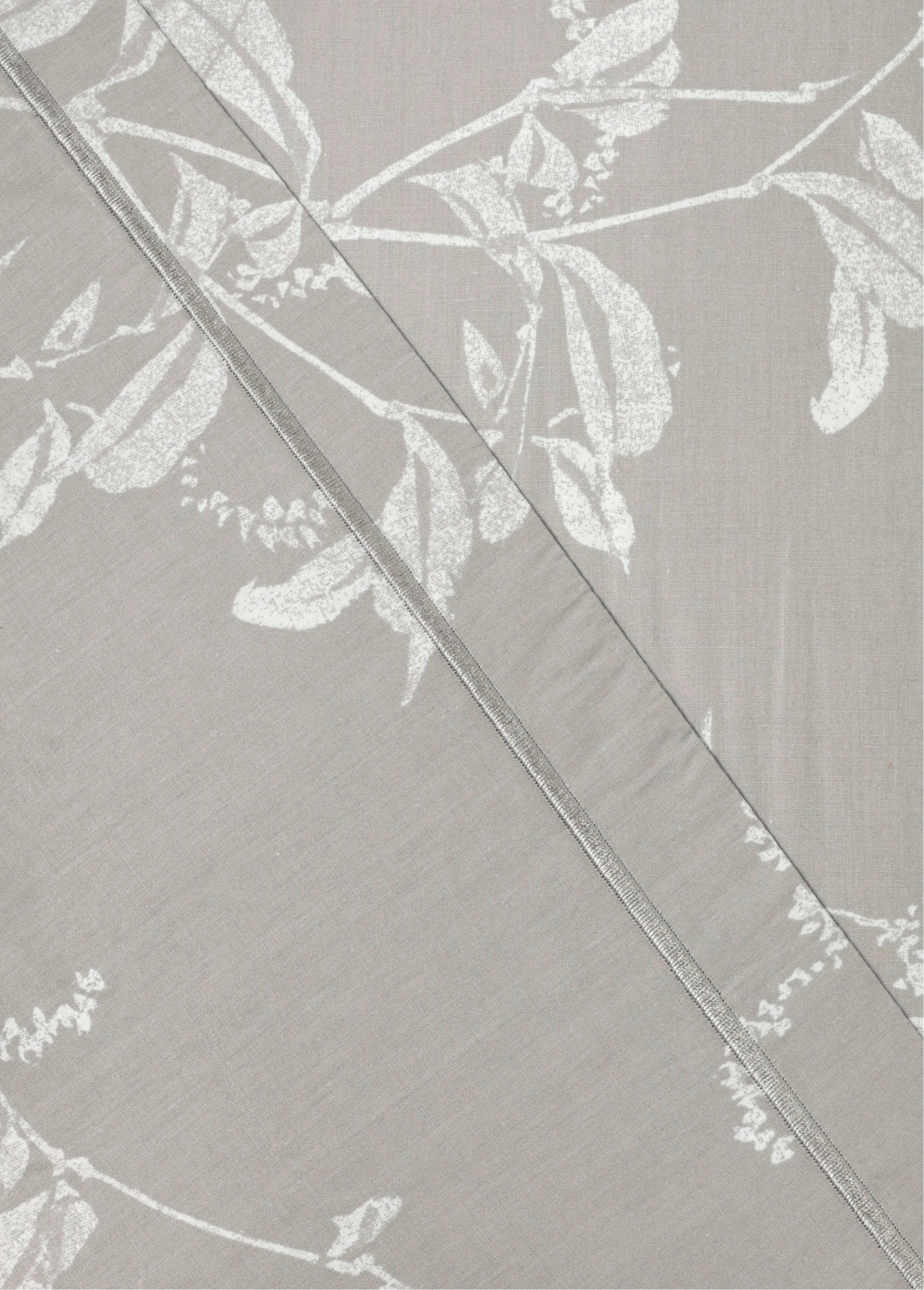 4-piece_percale_bed_set_with_flat_sheet,_stencil_Gray_DO1_slim