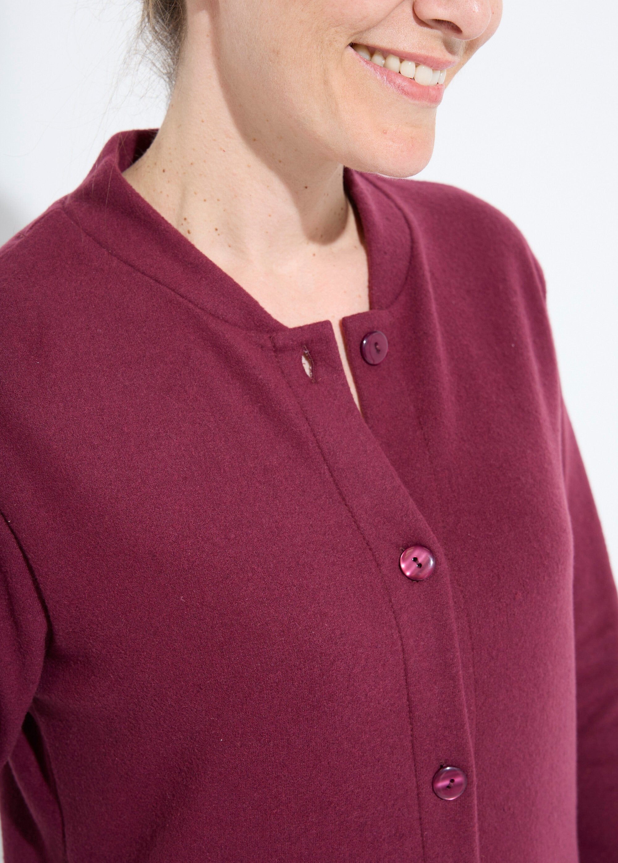 Short_buttoned_bathrobe_in_Milano_mesh_Bordeaux_DE1_slim