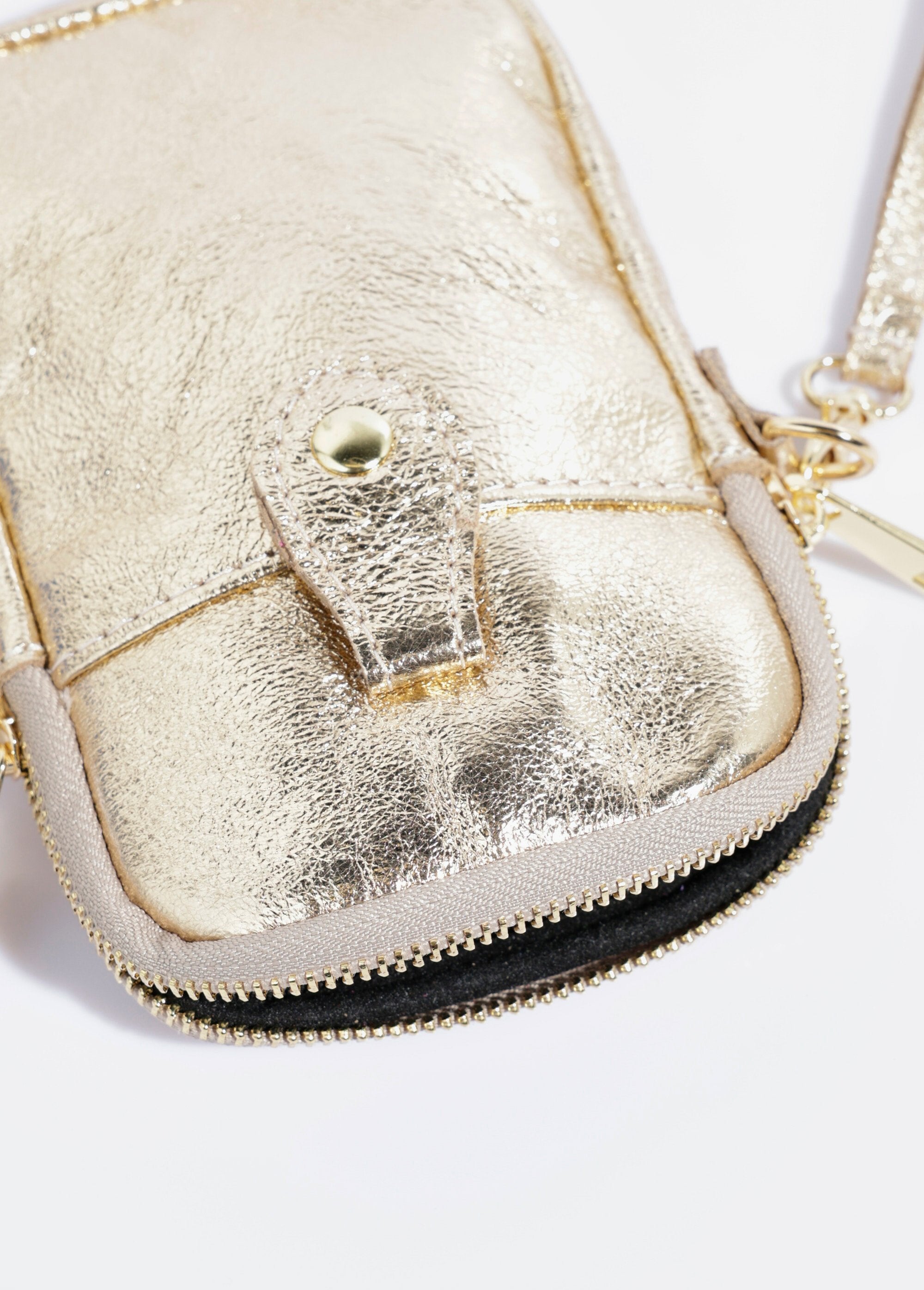 Leather_zipped_phone_pouch_Golden_DE1_slim