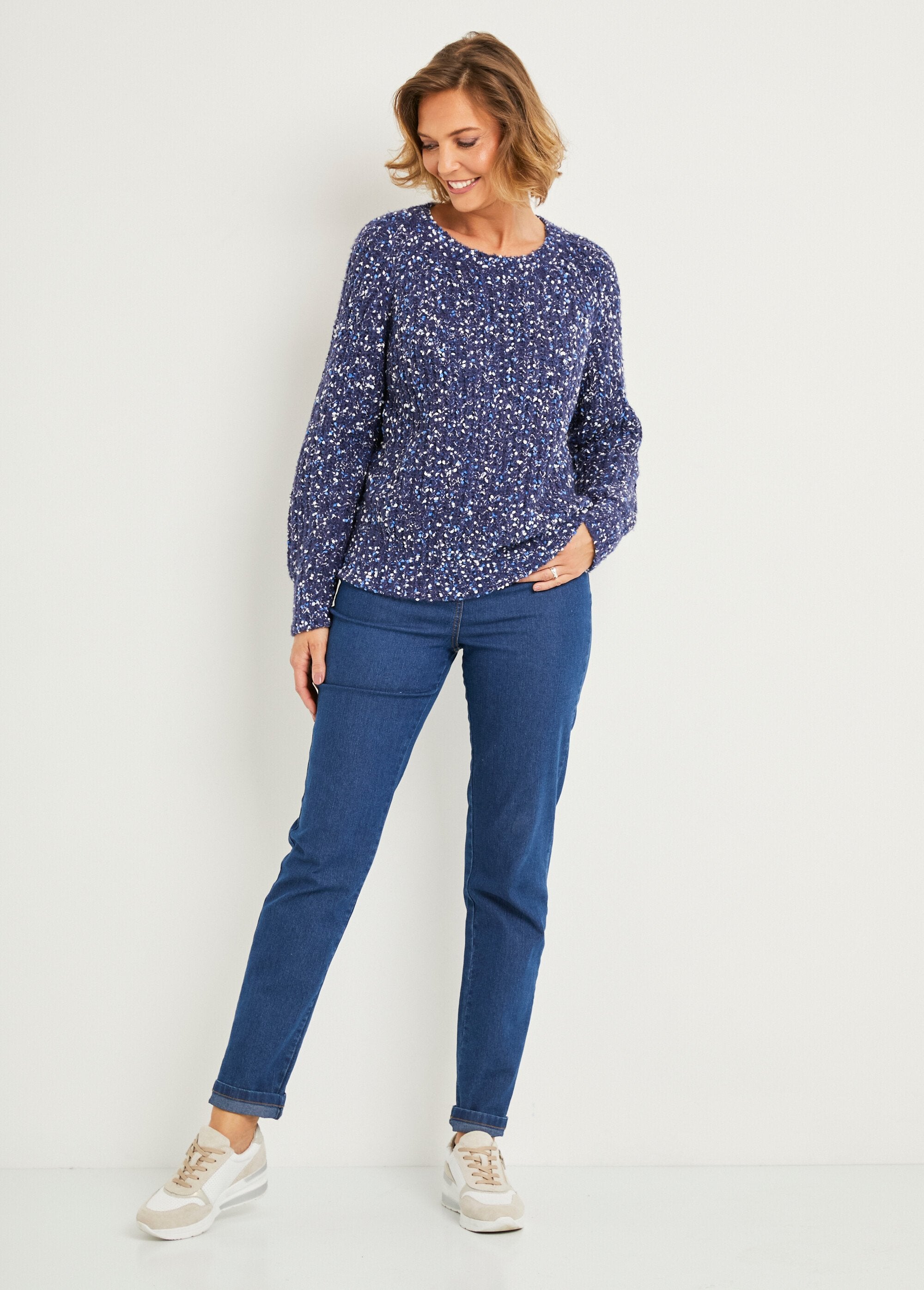 Warm_round_neck_sweater_with_fancy_pearl_knit_Blue_SF1_slim