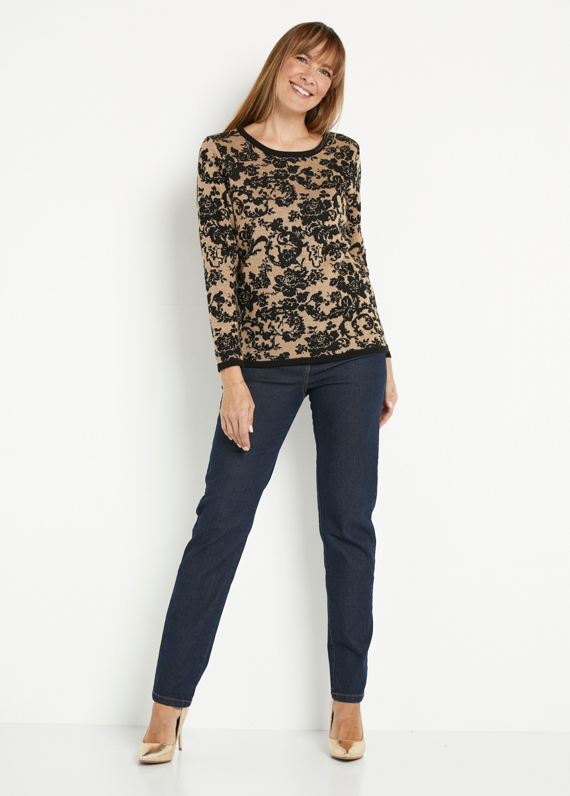 Warm_shiny_floral_jacquard_sweater_with_round_neck_Gold_and_black_SF1_slim