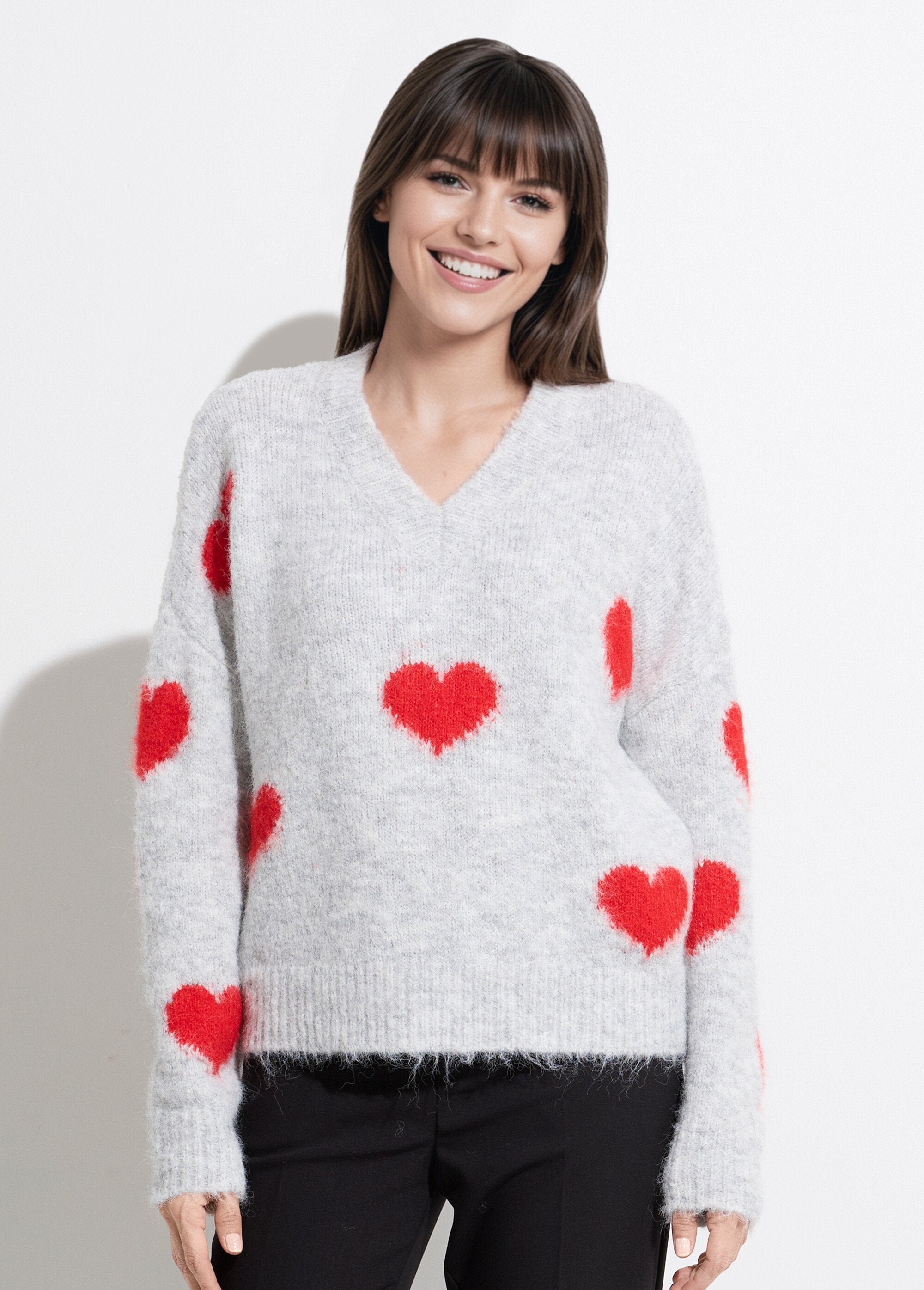 Warm_V-neck_wool_sweater_with_hearts_Light_gray_FA1_slim