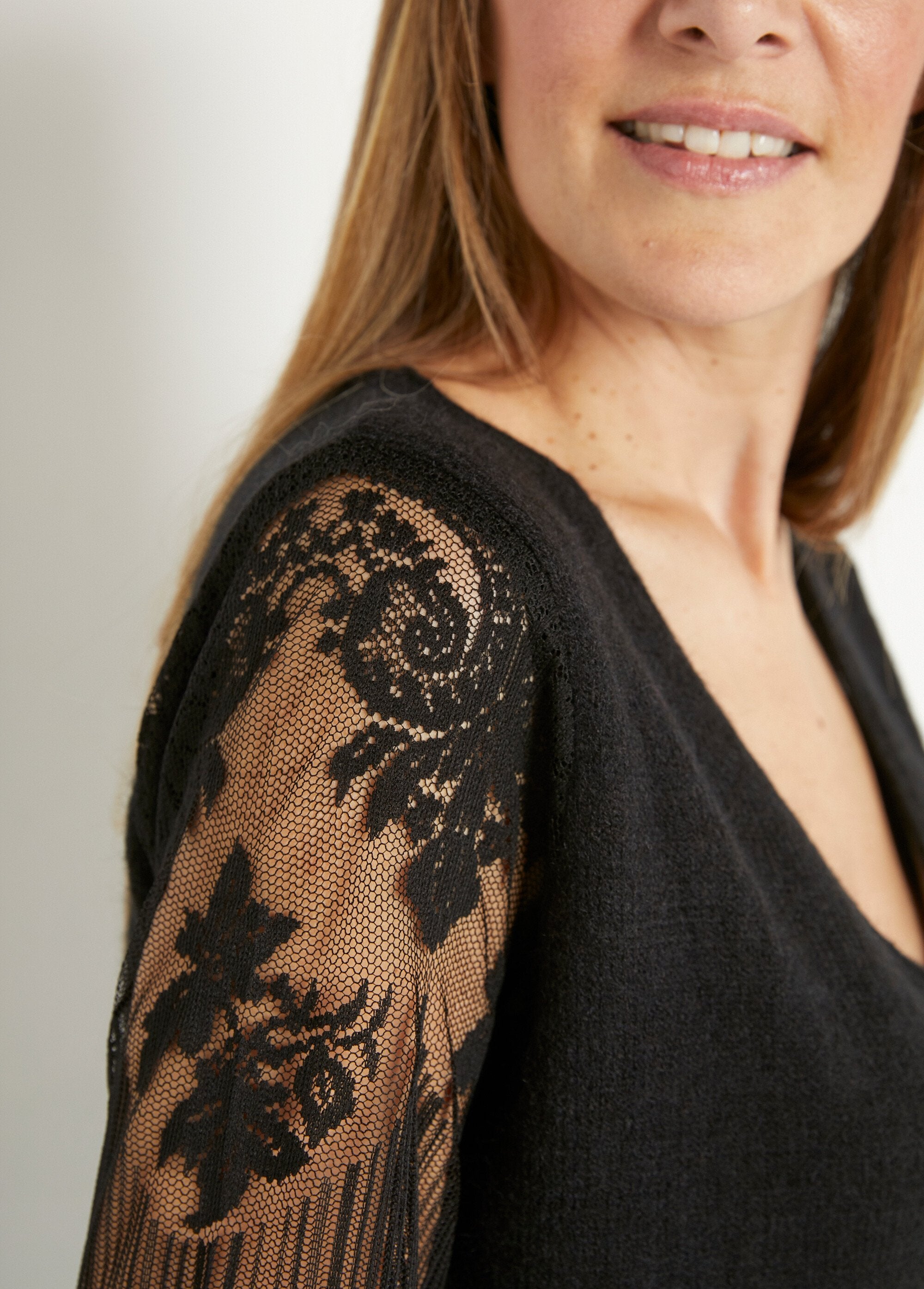 V-neck_sweater_with_fishnet_and_lace_sleeves_Black_DE2_slim
