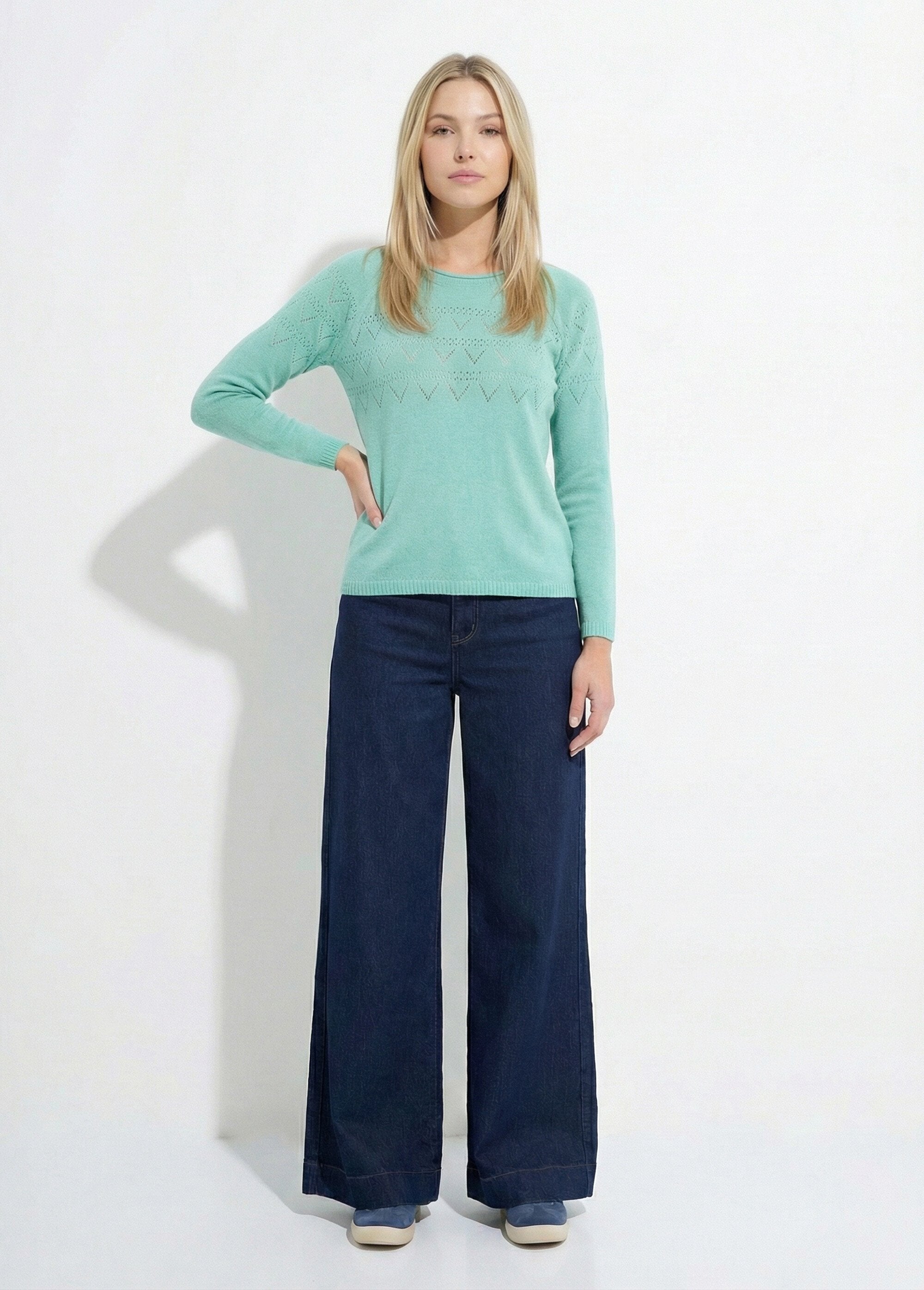 Thin,_openwork_sweater_with_long_raglan_sleeves_Green_SF1_slim