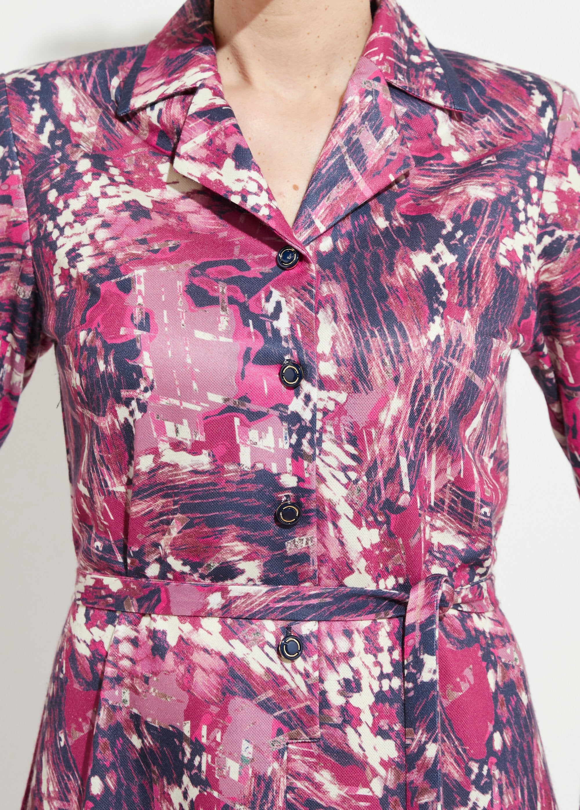Button-down_dress_with_printed_tailoring_collar_Pink_and_navy_DE1_slim