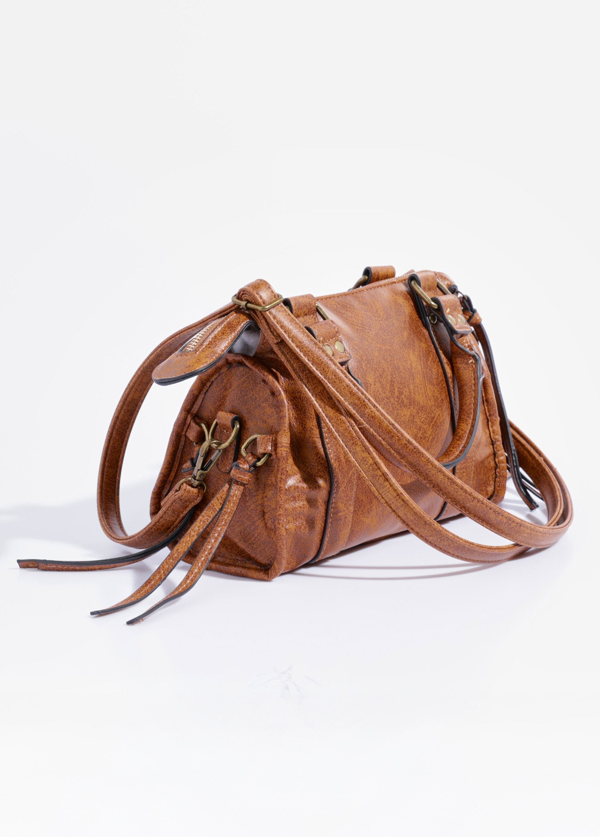 Aged_metal_multi-link_handbag_camel_DO1_slim