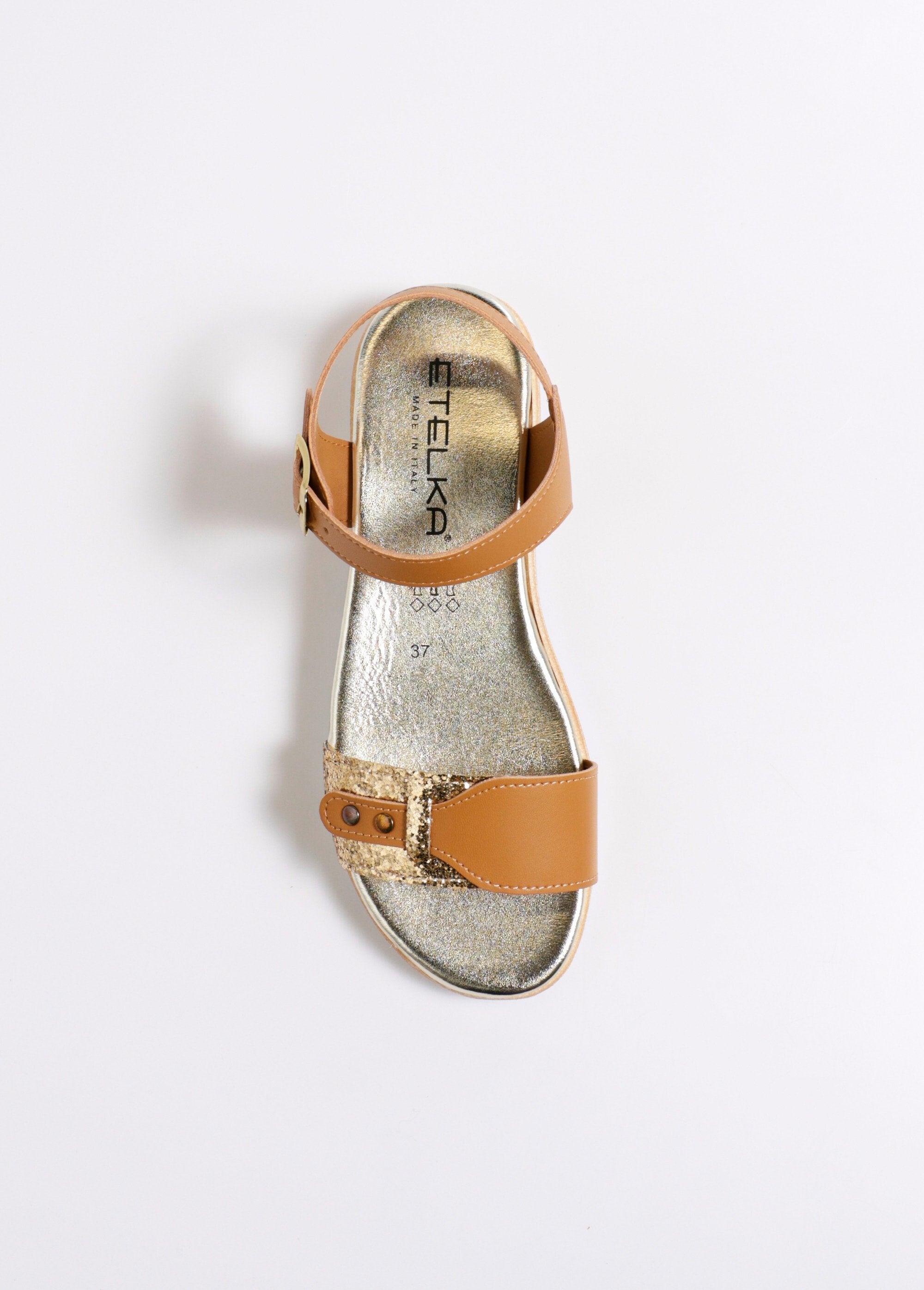 Comfort_width_glitter_sandal_camel_OV1_slim