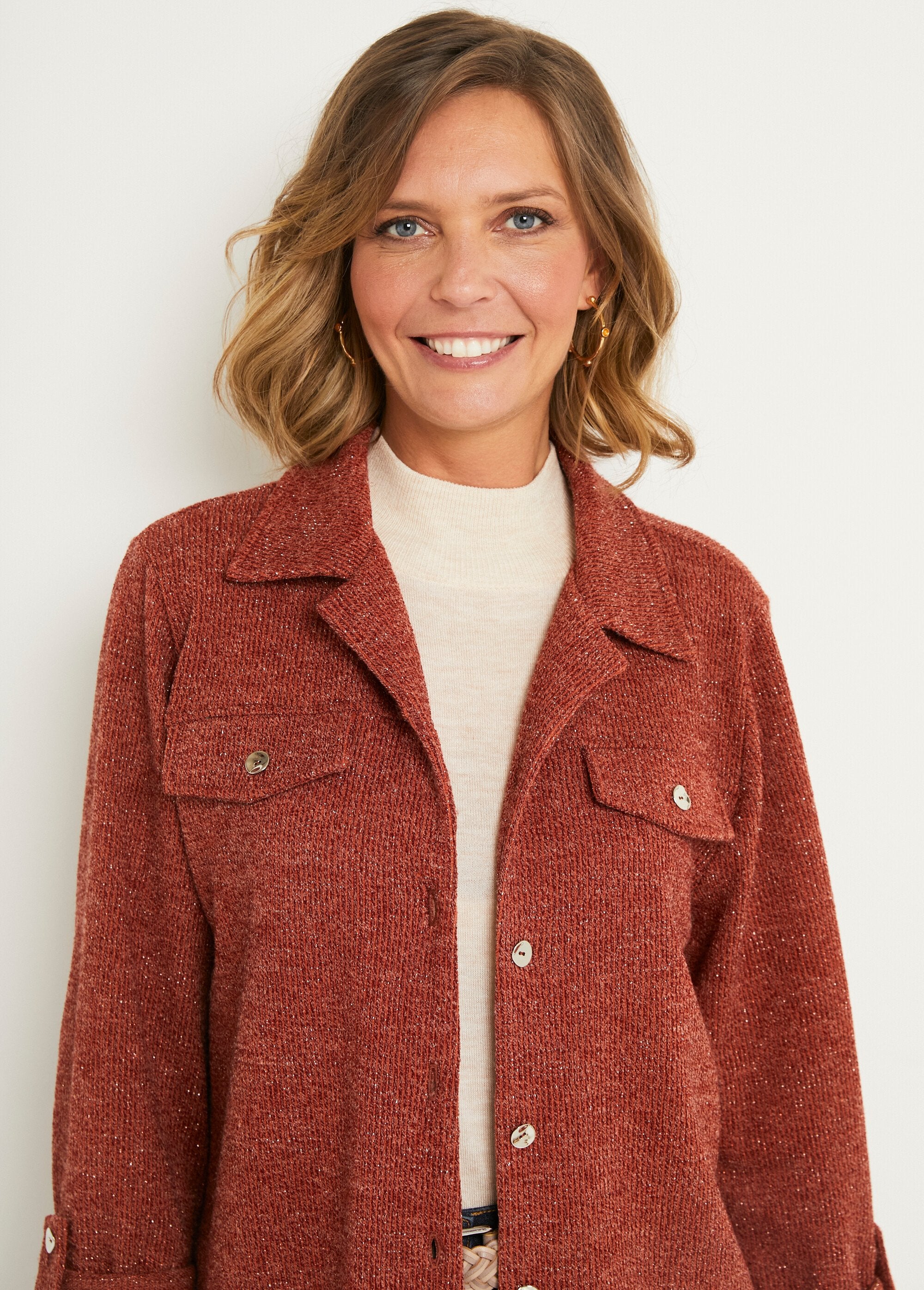 Long_buttoned_ribbed_knit_overshirt_Brown_DE1_slim