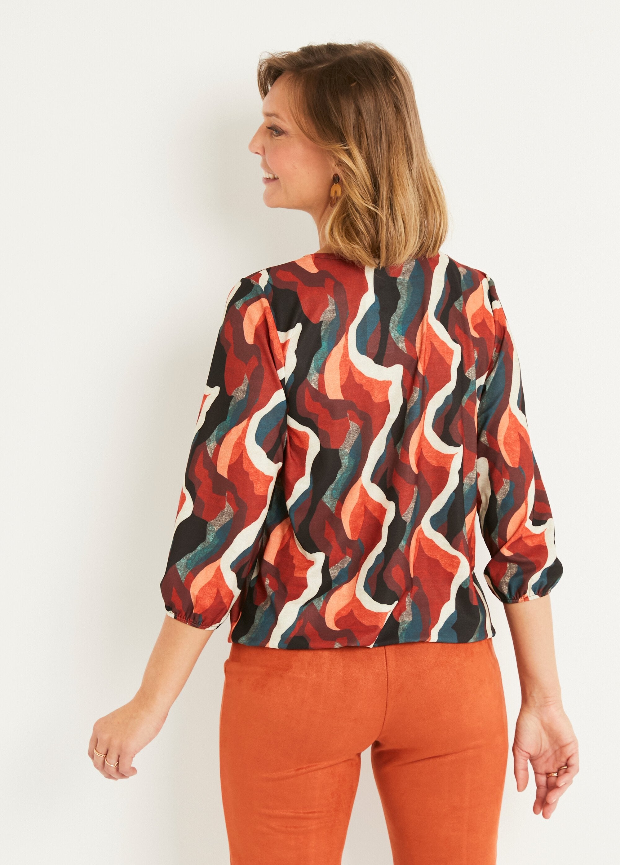 Graphic_pattern_round_neck_blouse_t-shirt_Copper_and_duck_DO1_slim