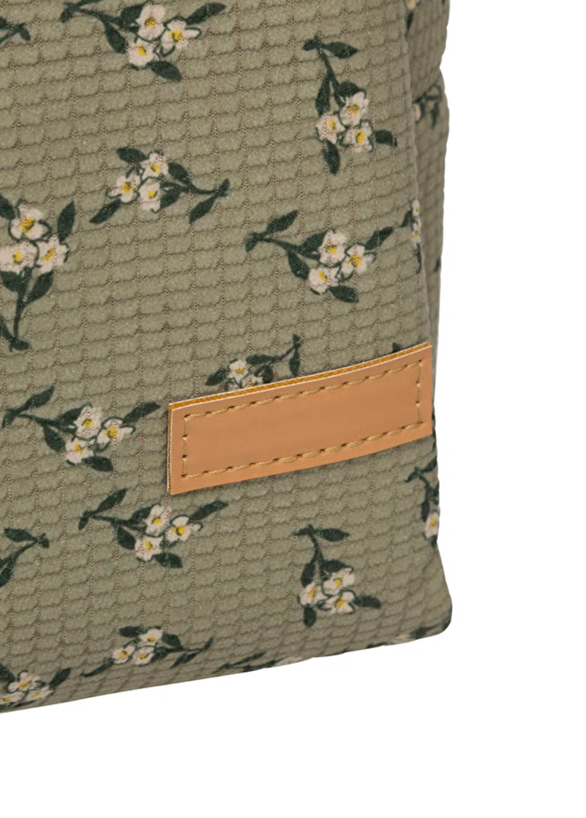 Floral_zipped_toiletry_bag_Green_DE1_slim