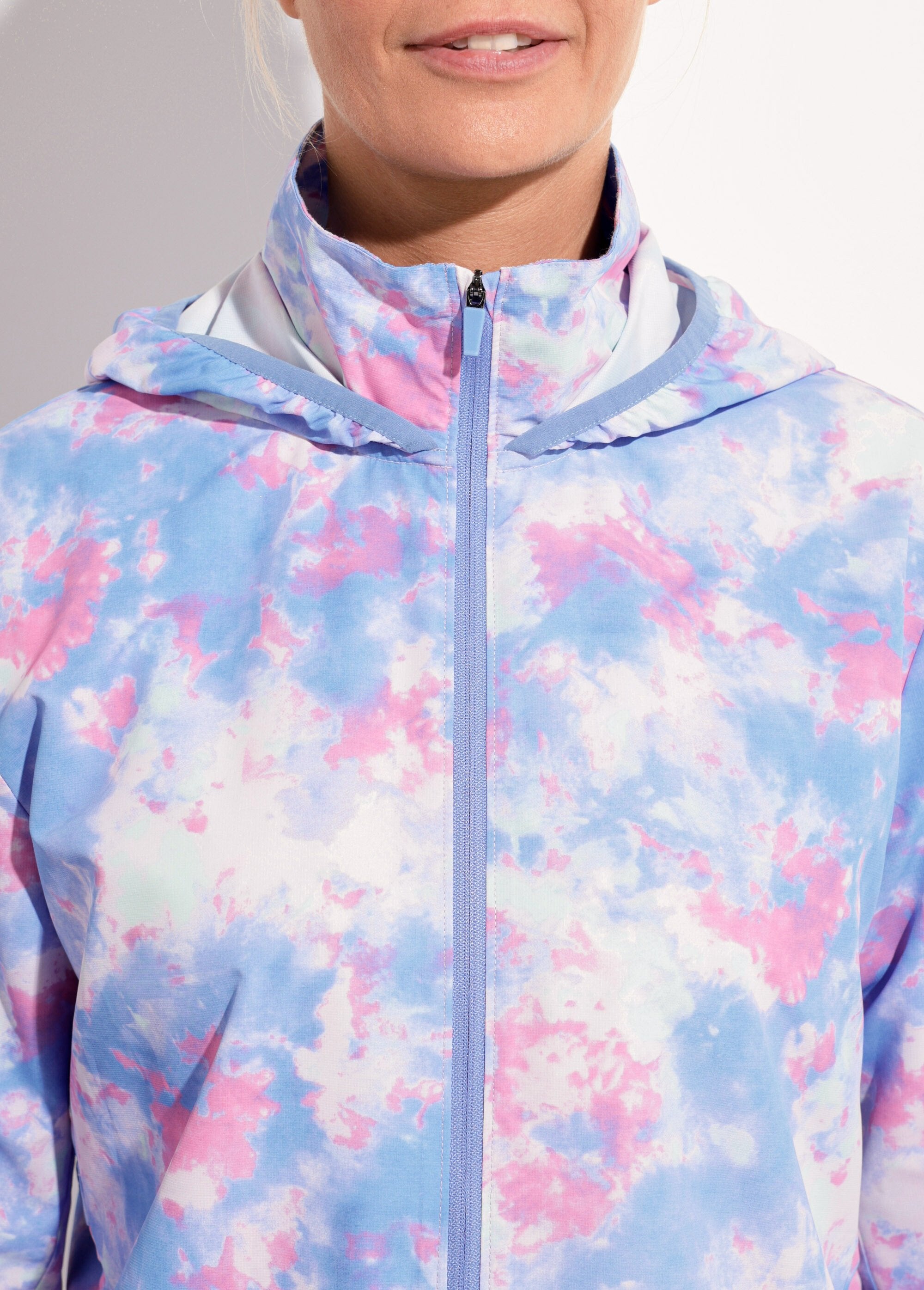 Windproof_zip-up_jacket_with_hood_Blue_and_pink_DE1_slim