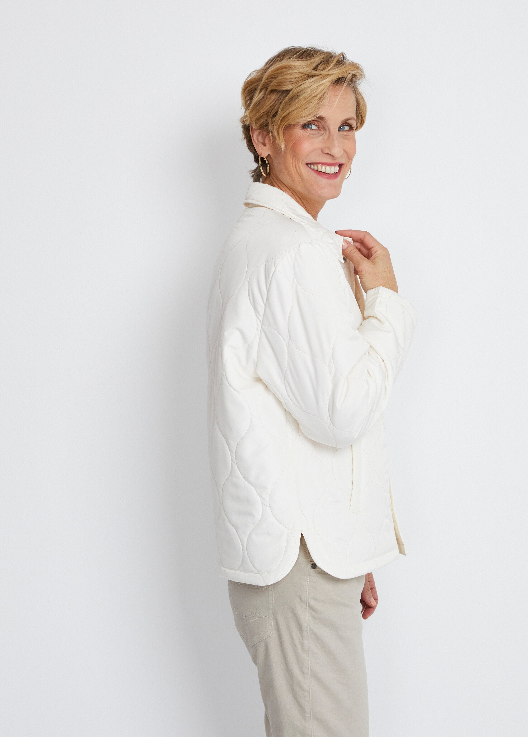 Short_quilted_jacket_with_press_studs_Ecru_DR1_slim