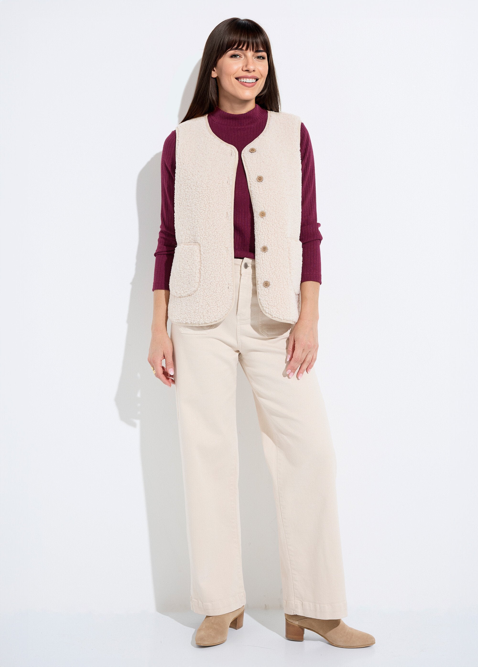 Sleeveless_jacket_in_sherpa_with_velvety_interior_Beige_SF1_slim