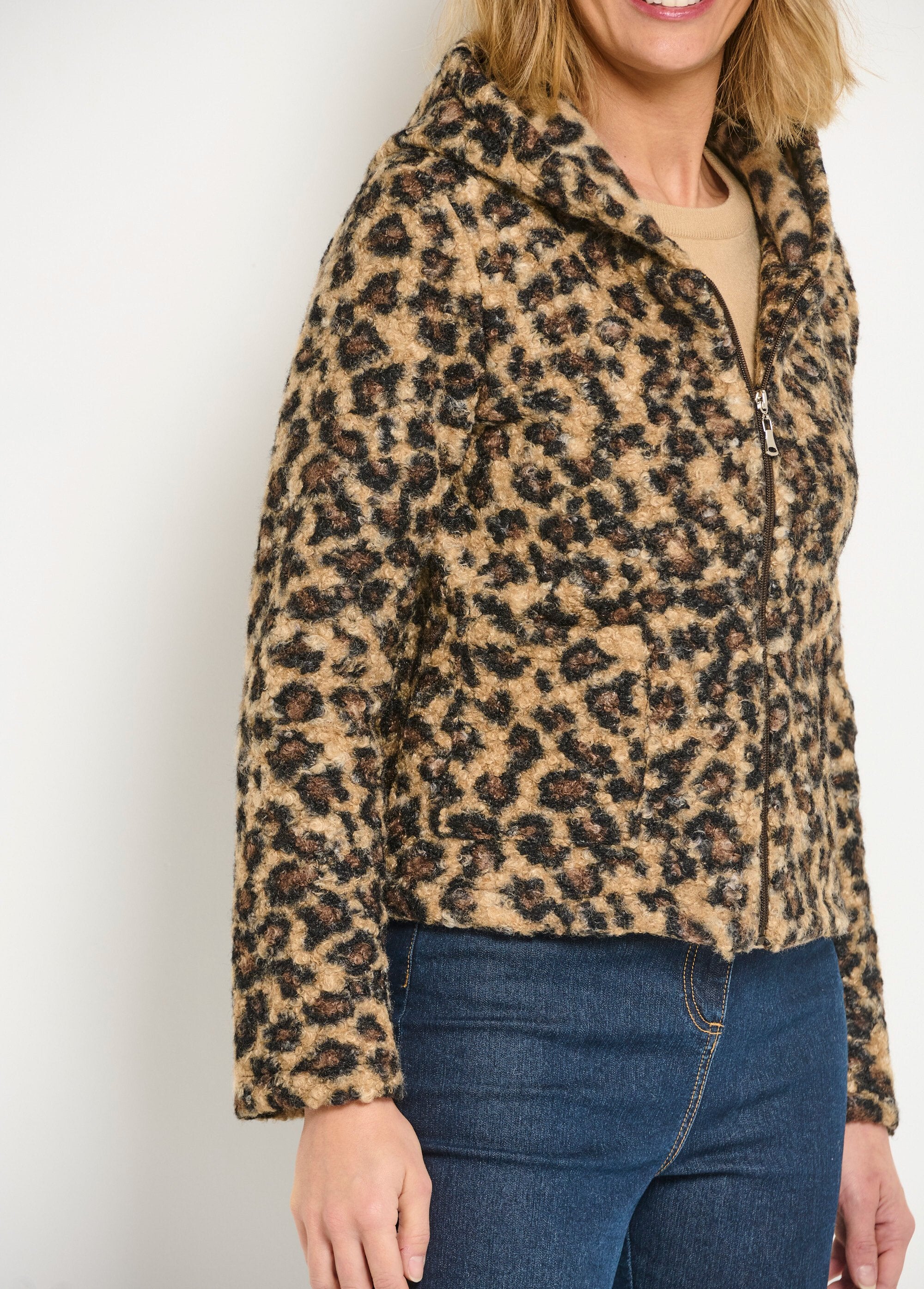 Leopard_Hooded_Zip-Up_Jacket_Leopard_DE2_slim