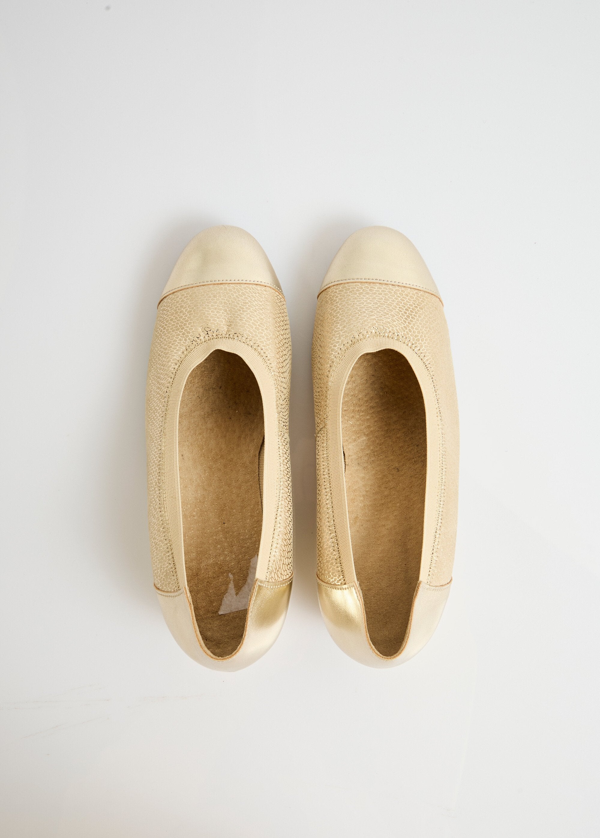 Two-material_comfort_width_leather_wedge_ballerinas_Golden_OV1_slim