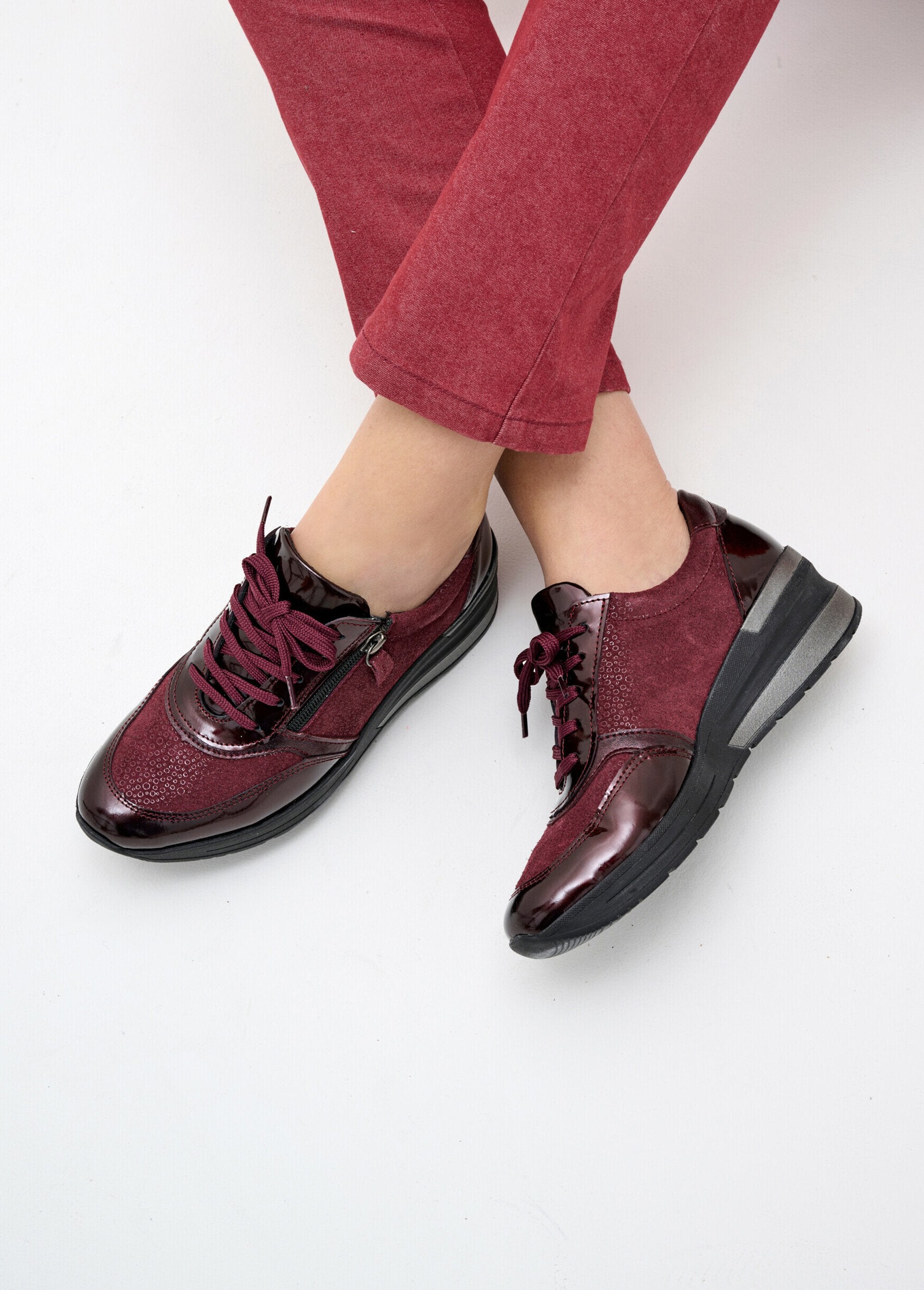 Comfort_wide_lace-up_zipped_sneakers_Burgundy_irises_SF1_slim