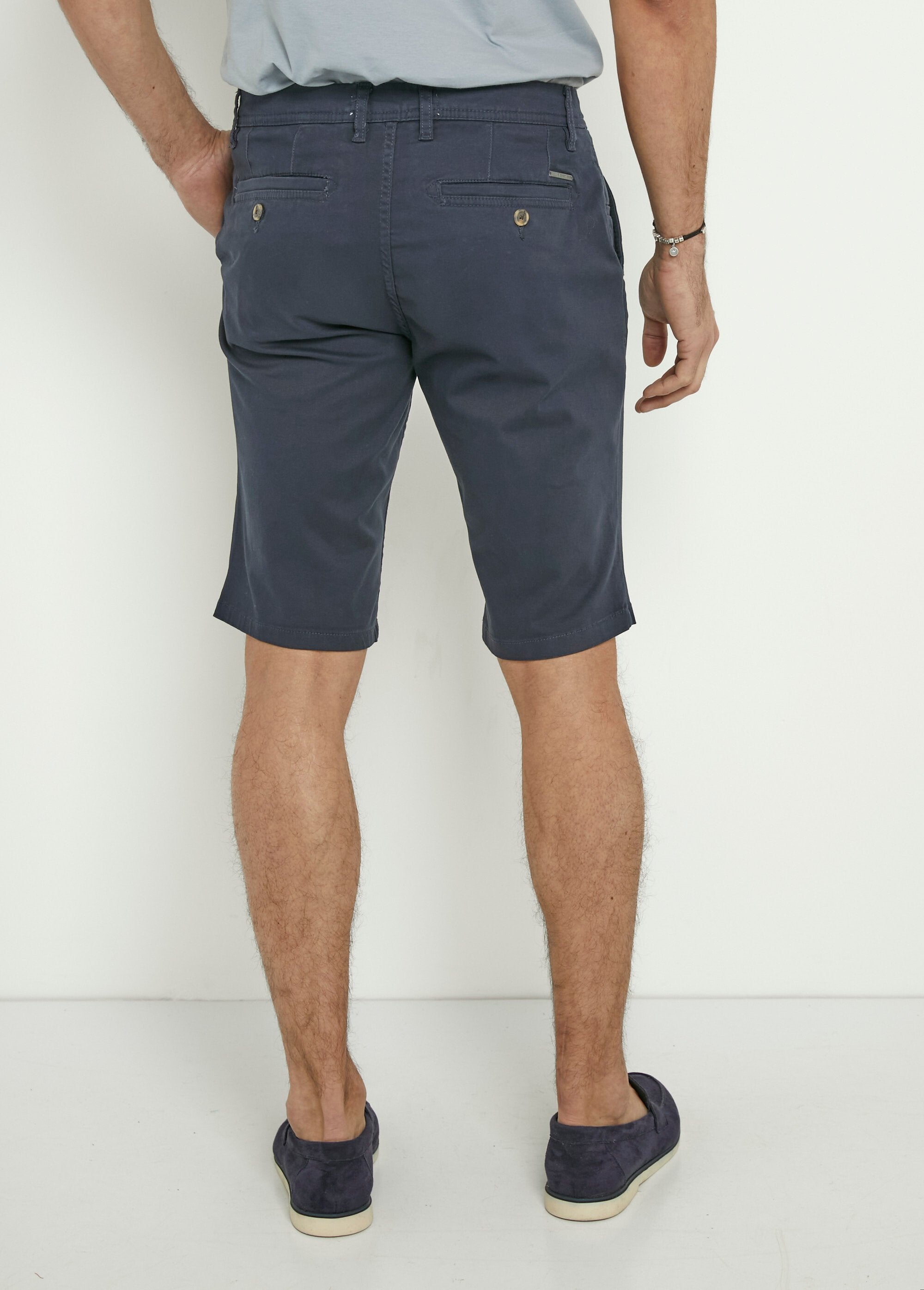 Stretch_cotton_canvas_Bermuda_shorts_Marine_DO1_slim