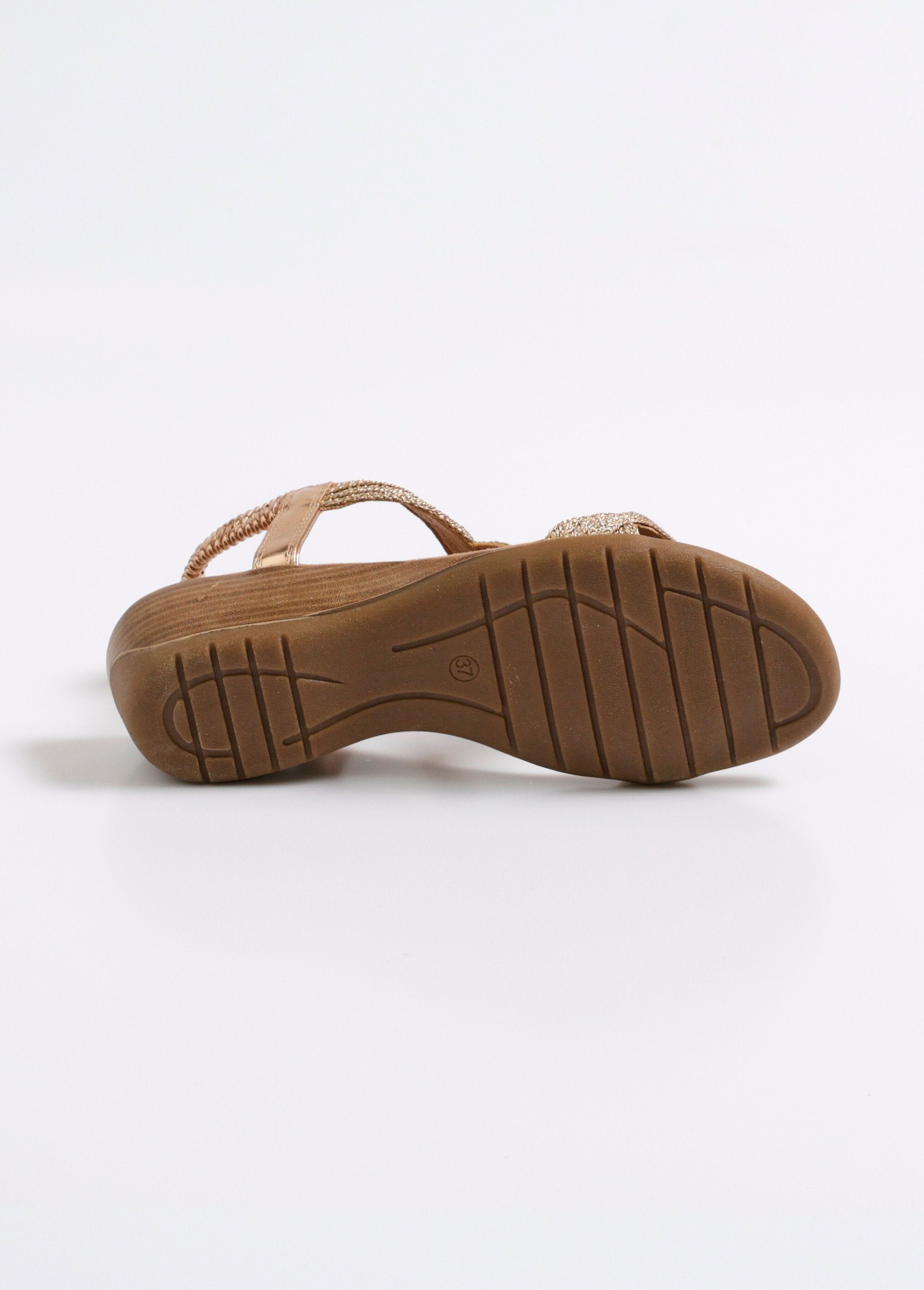 Wedge_sandals_with_intertwined_straps_Champagne_UN1_slim