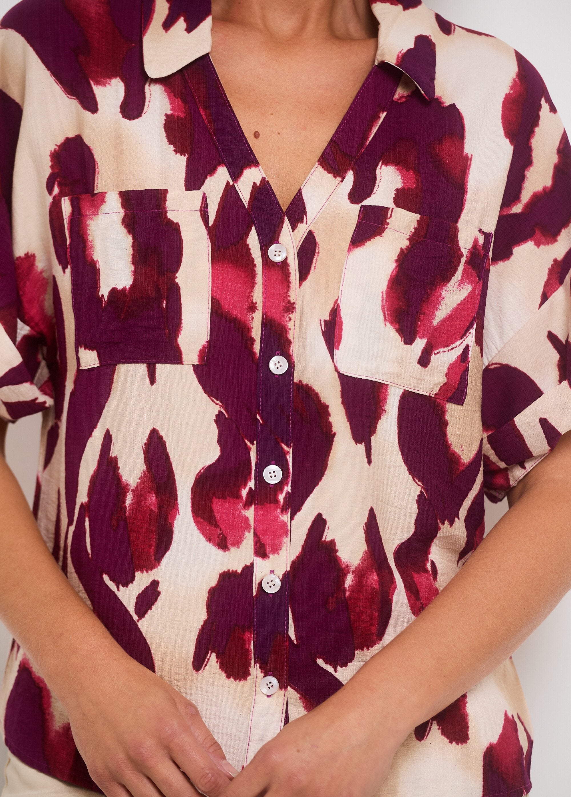 Fancy_short_sleeve_blouse_Plum_print_DE2_slim