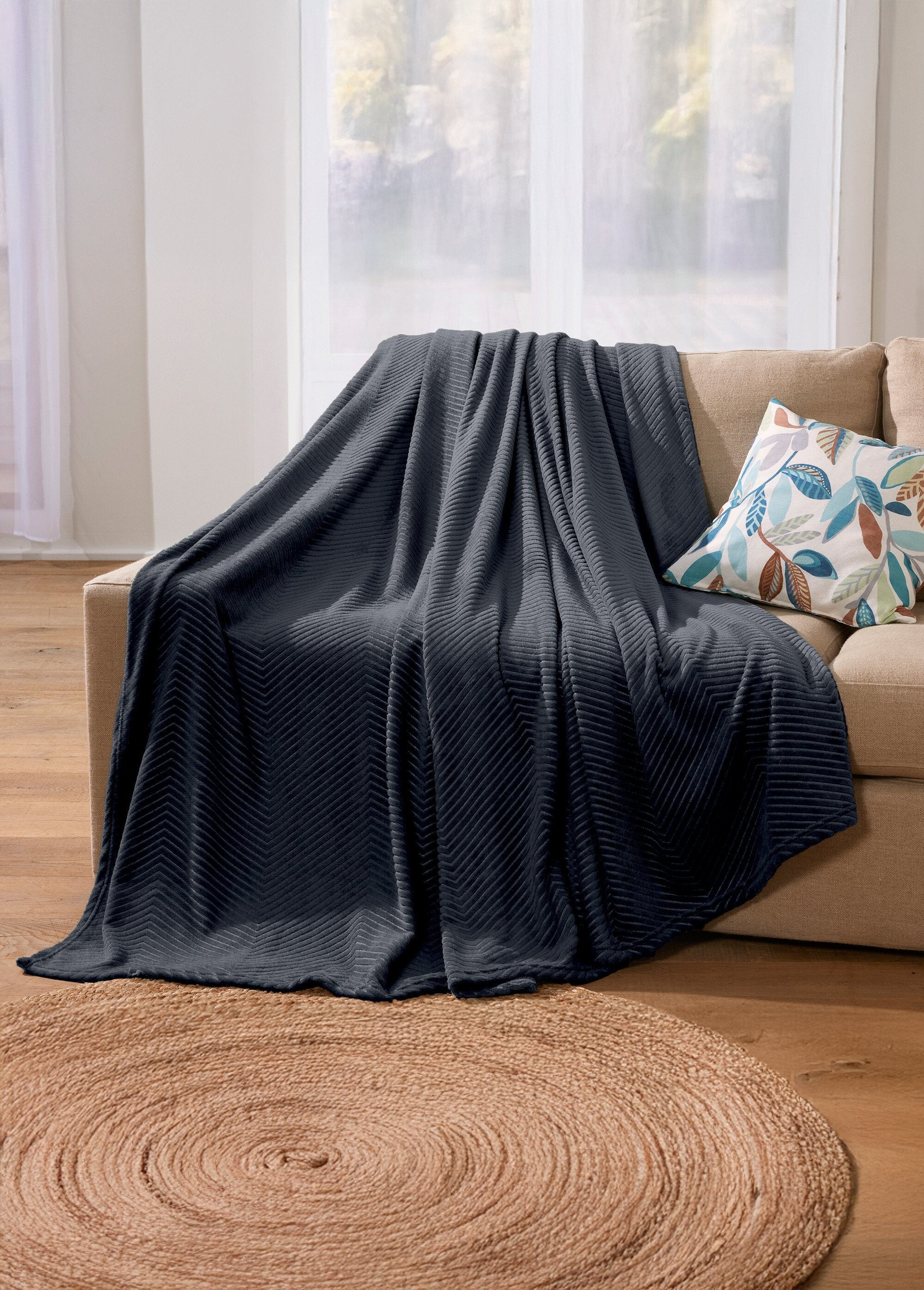 Herringbone_Microfiber_Blanket_Gray_SF1_slim