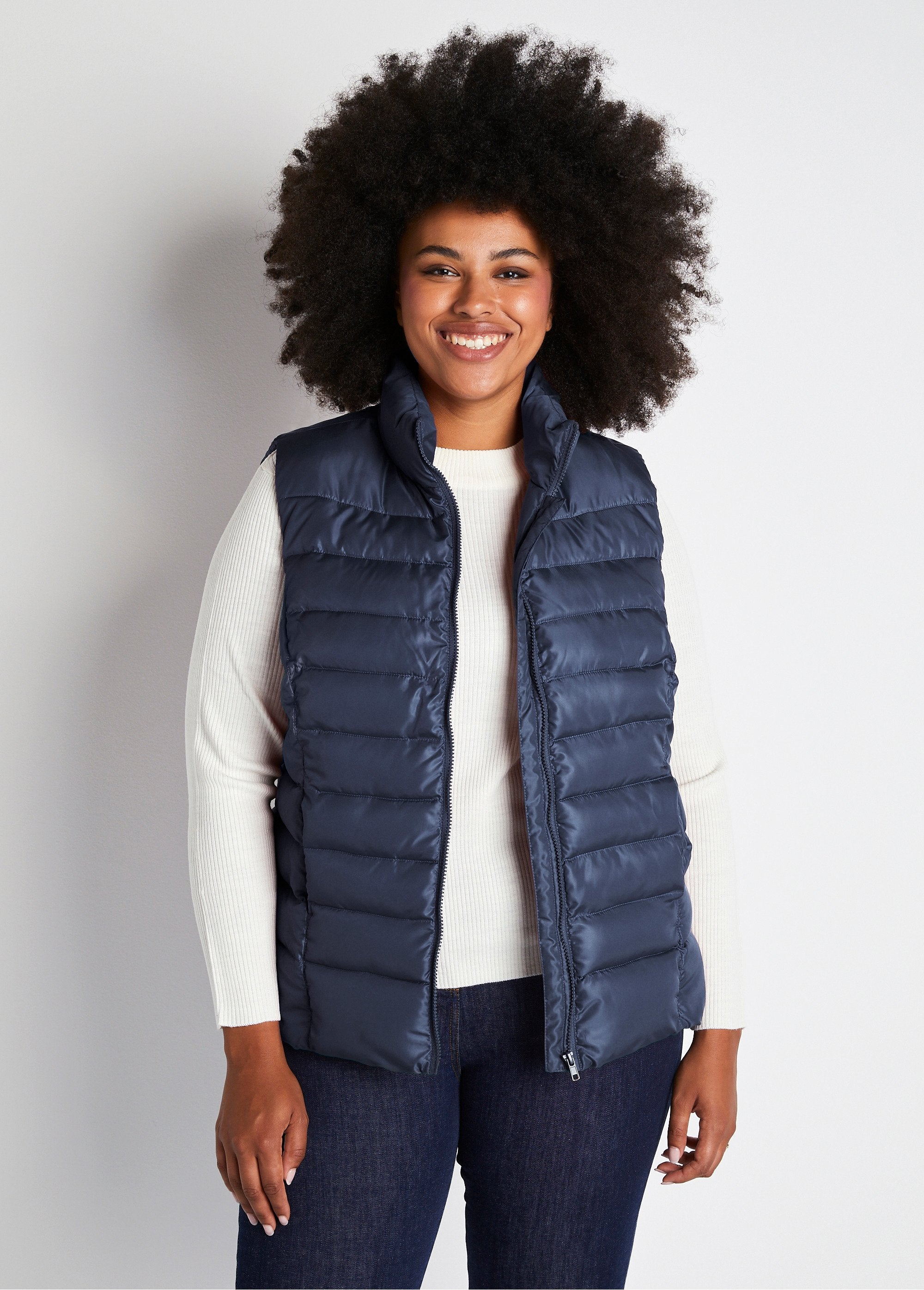 Short_sleeveless_zipped_down_jacket_Marine_FA2_curvy