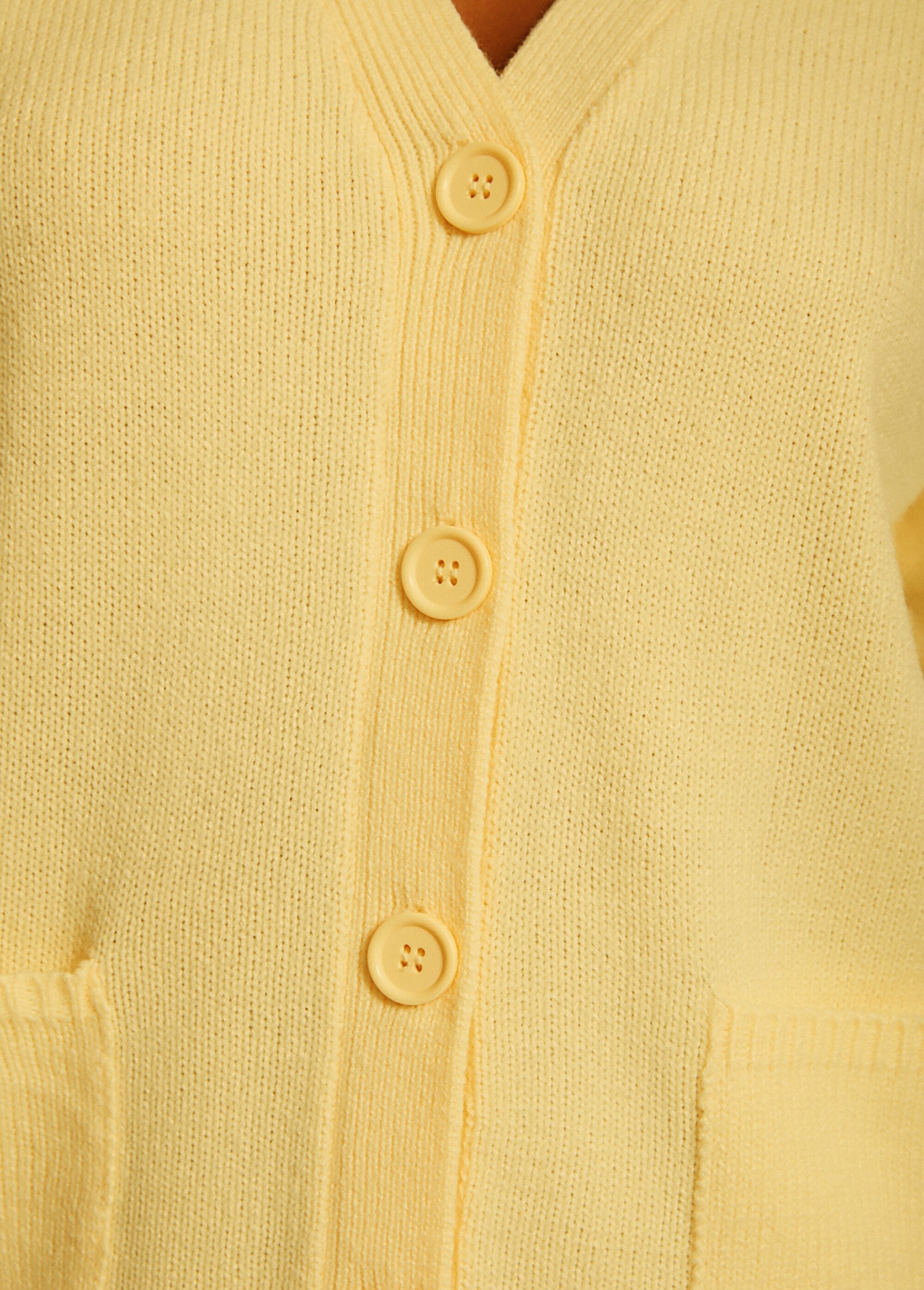 Thick_knit_buttoned_cardigan_Vanilla_DE1_slim