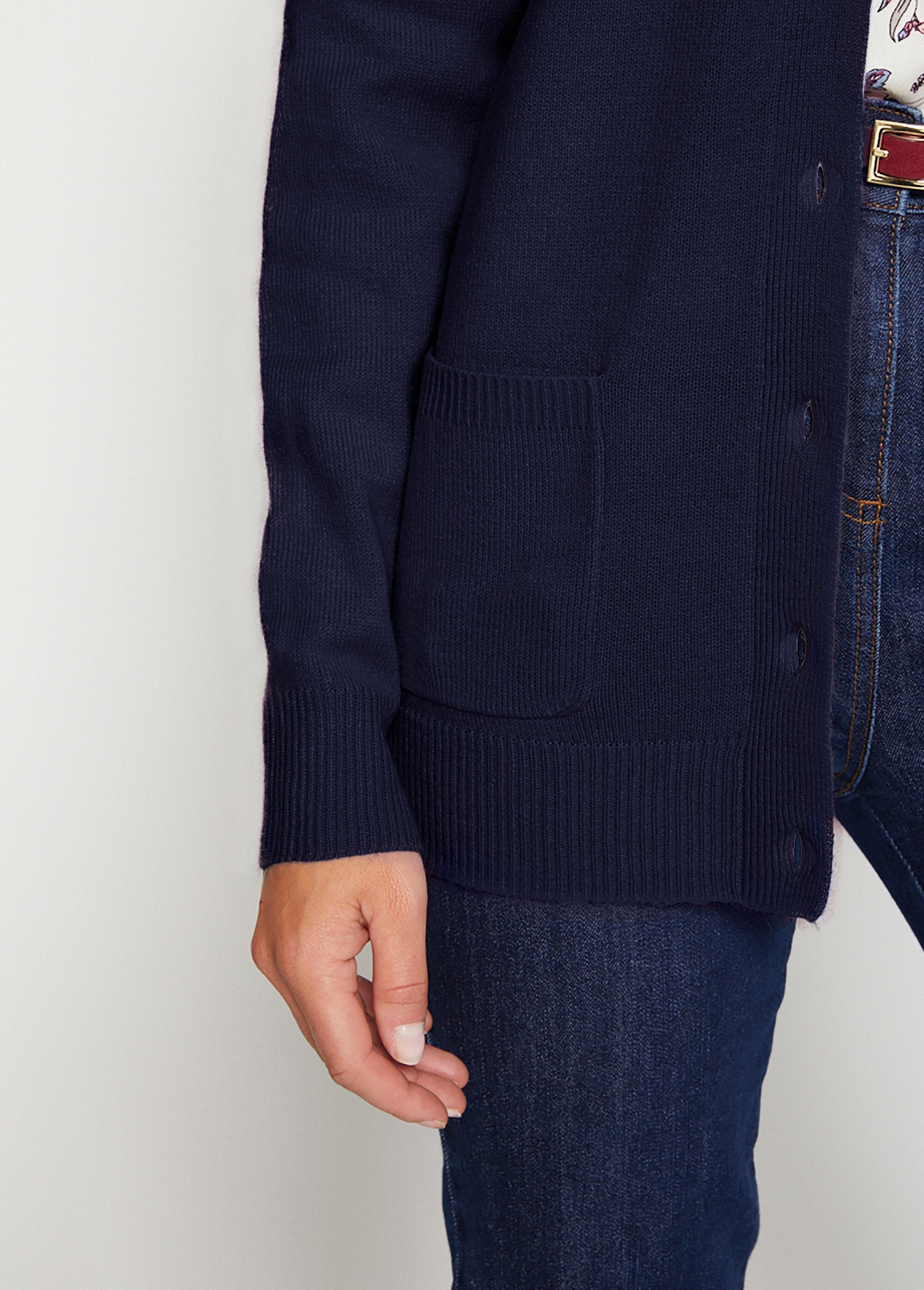 Mid-length_buttoned_cardigan_with_tailored_collar_Marine_DE1_slim