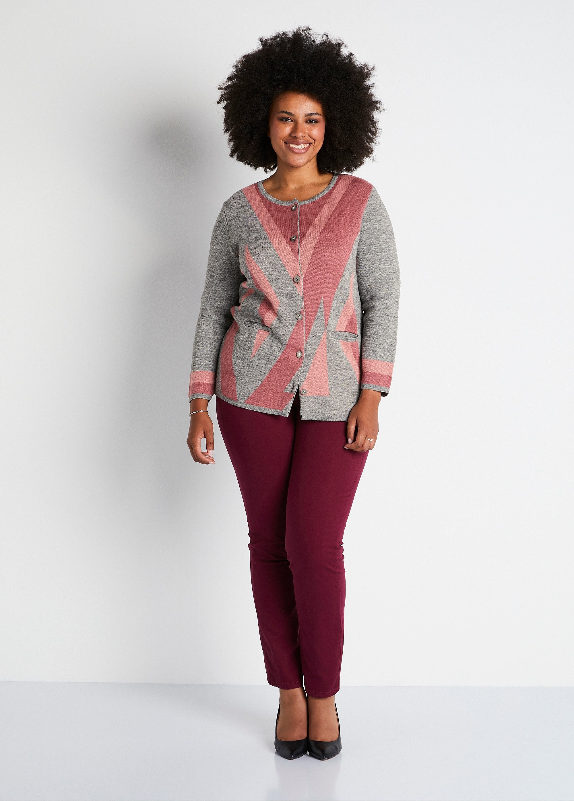 Mid-length_wool_jacquard_buttoned_cardigan_Gray_and_pink_SF1_curvy