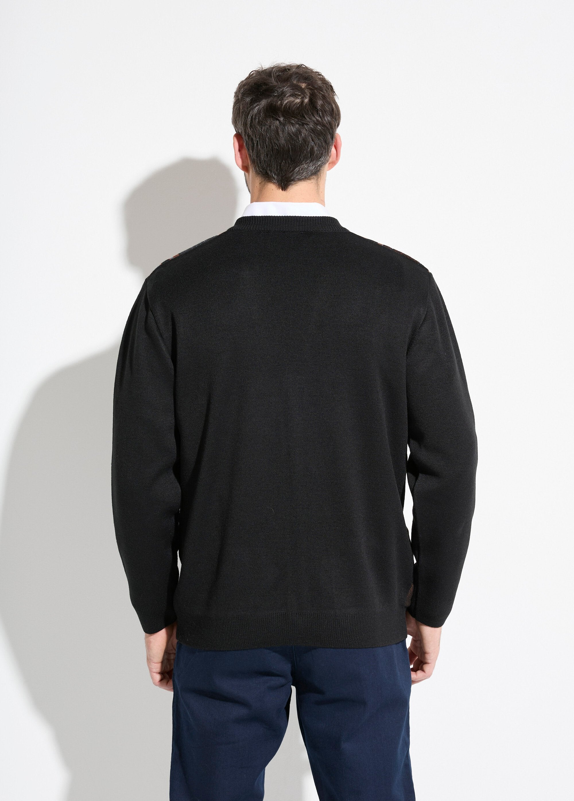 V-neck_buttoned_cardigan_with_jacquard_wool_stripes_Black_DO1_slim