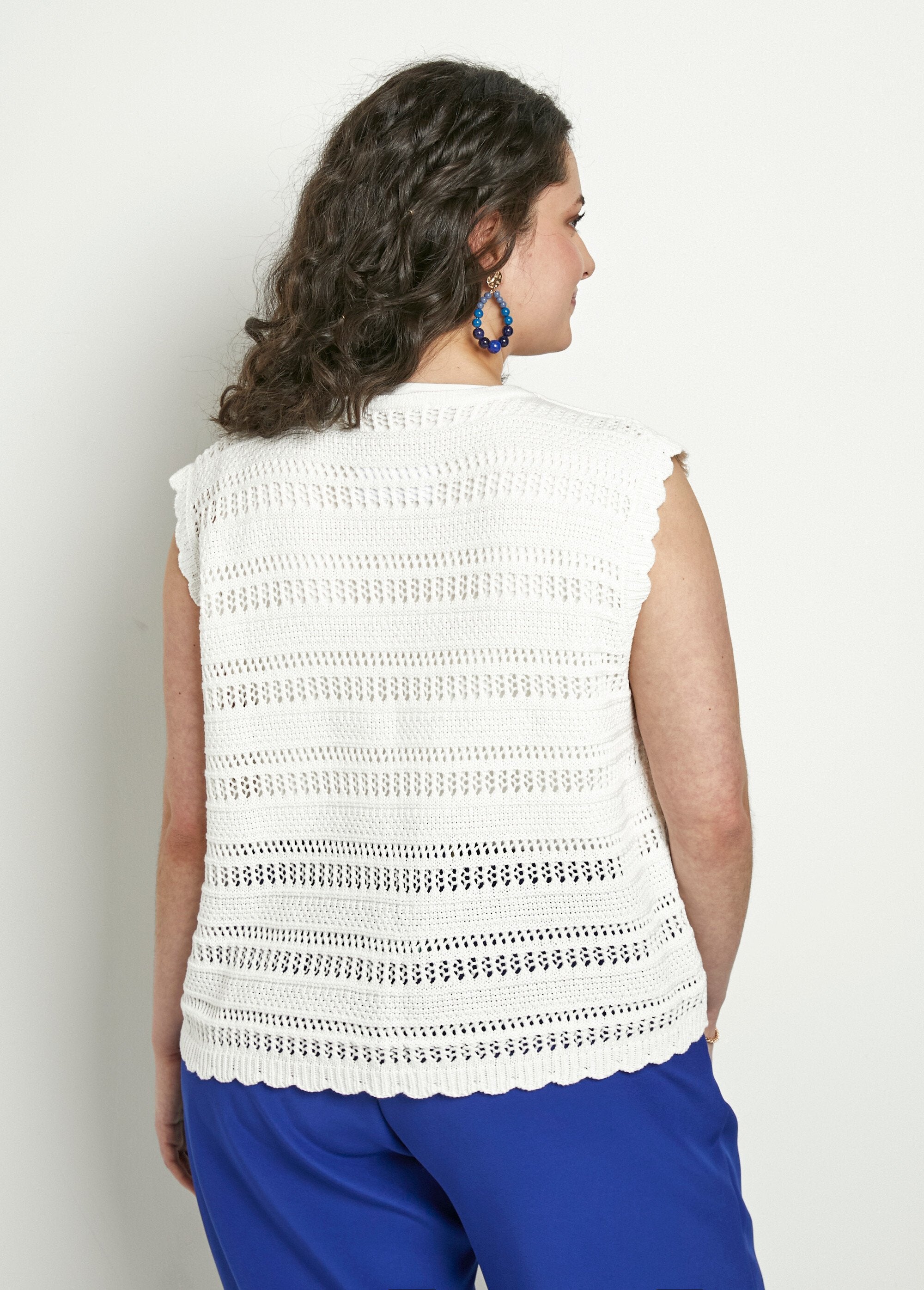 Short_sleeveless_openwork_V-neck_ecru_vest_Ecru_DO1_curvy