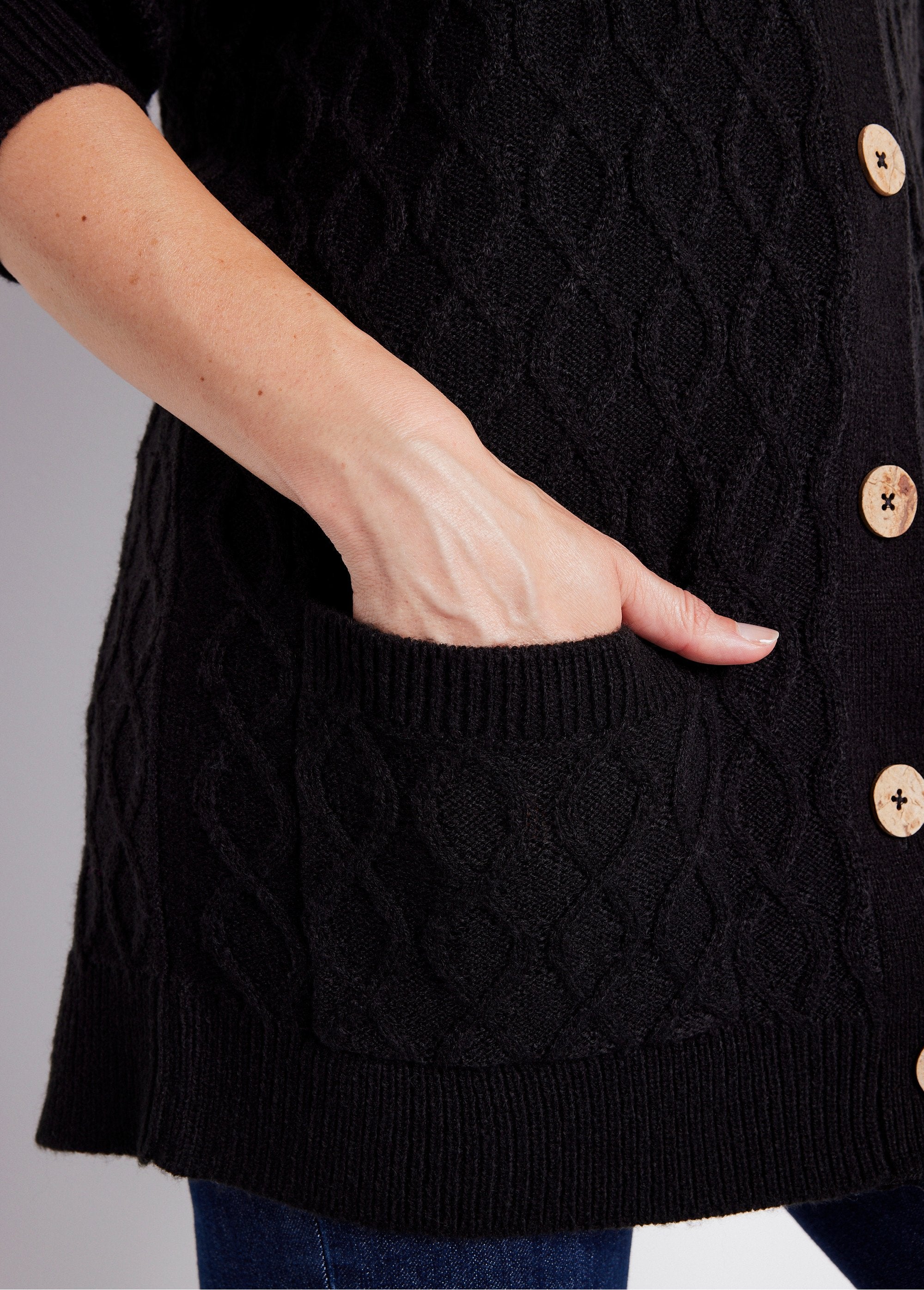 Long_buttoned_cable-knit_V-neck_cardigan_Black_DE2_slim