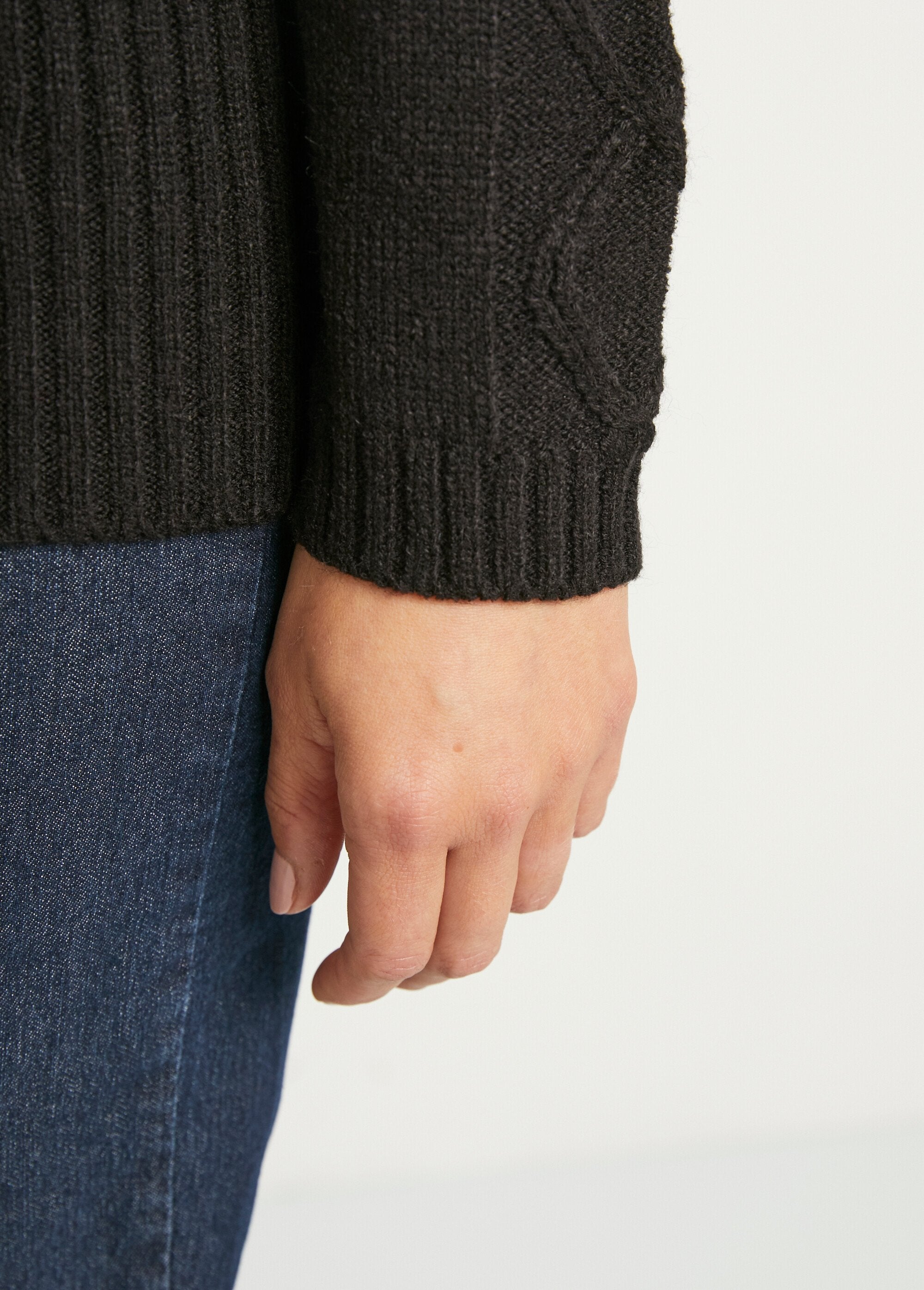 Thick_knit_mid-length_plain_zipped_cardigan_Black_DE4_slim