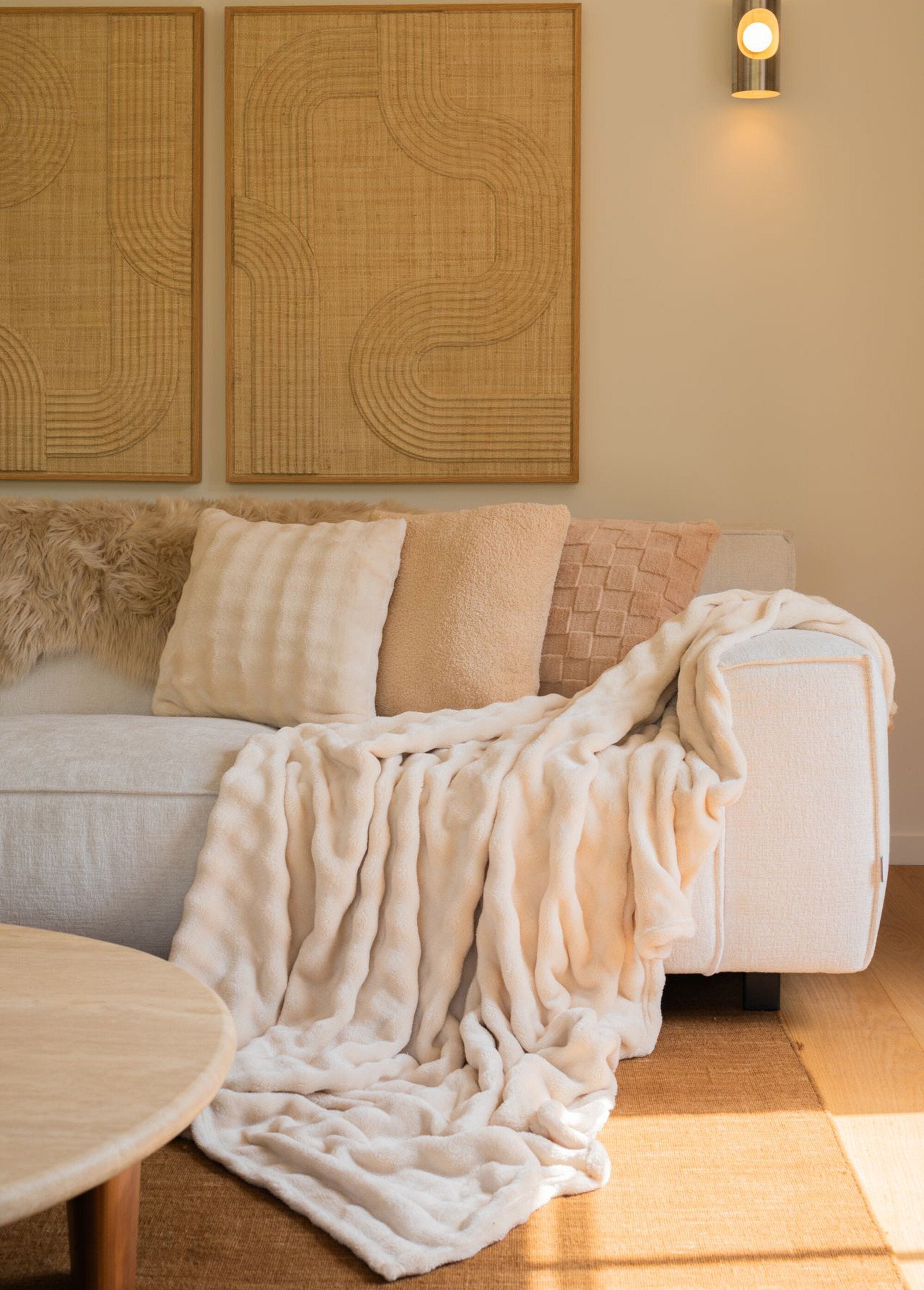 Large_fancy_faux_fur_throw,_2m_x_1.5m_Ivory_SF1_slim