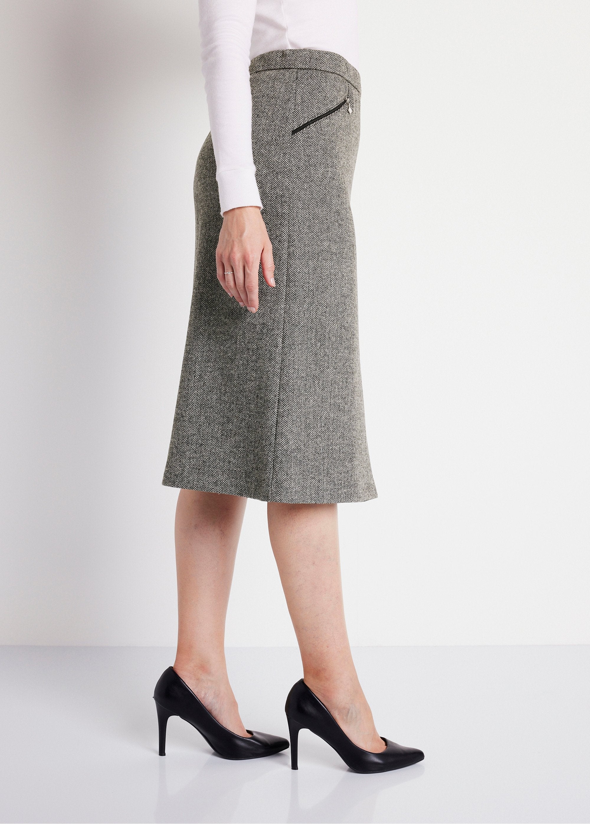 Herringbone_or_heather_skirt_length_70_cm_with_wool_Gray_chevrons_DR1_slim