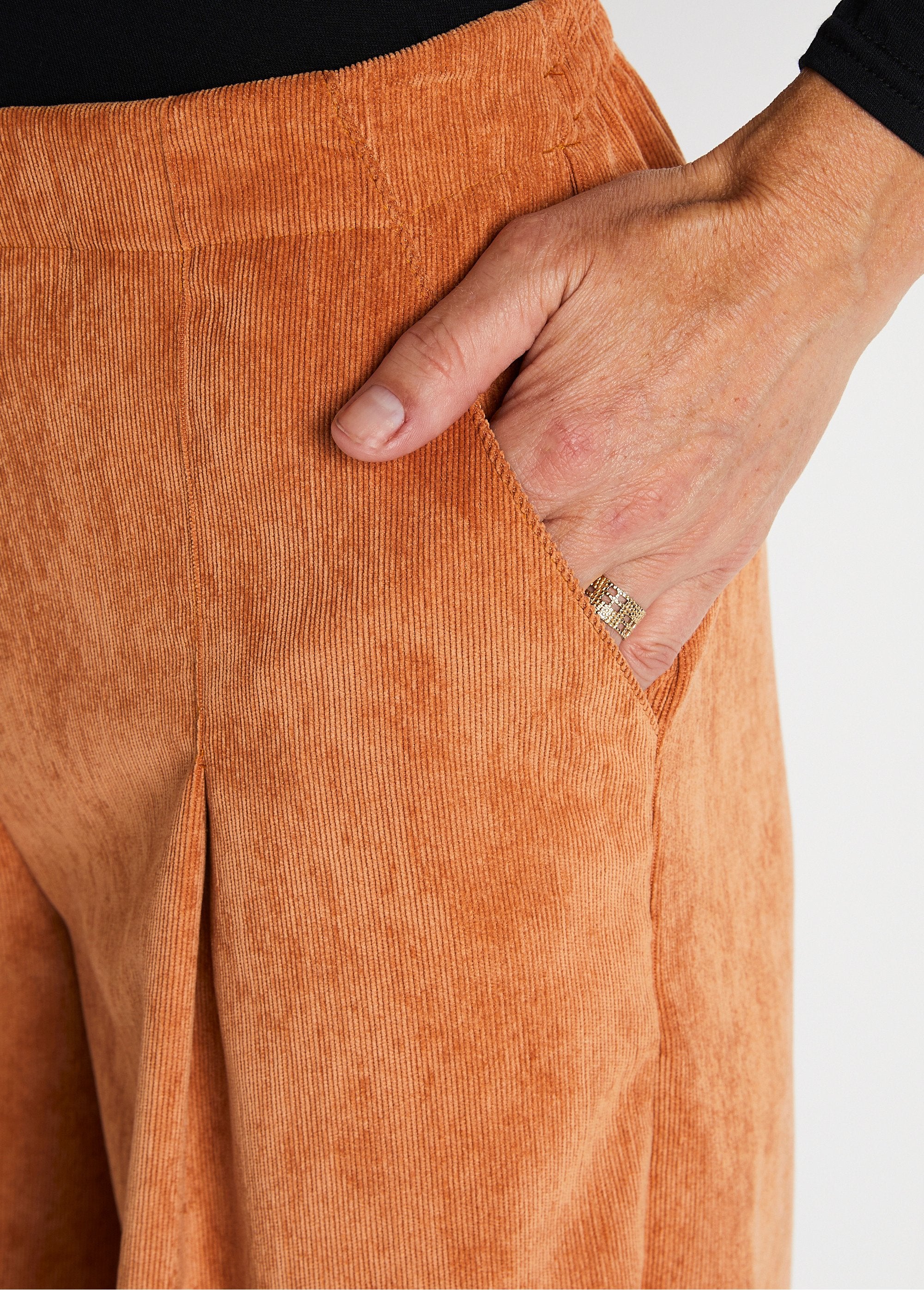 Long_milleraies_velvet_culottes_Caramel_DE1_slim