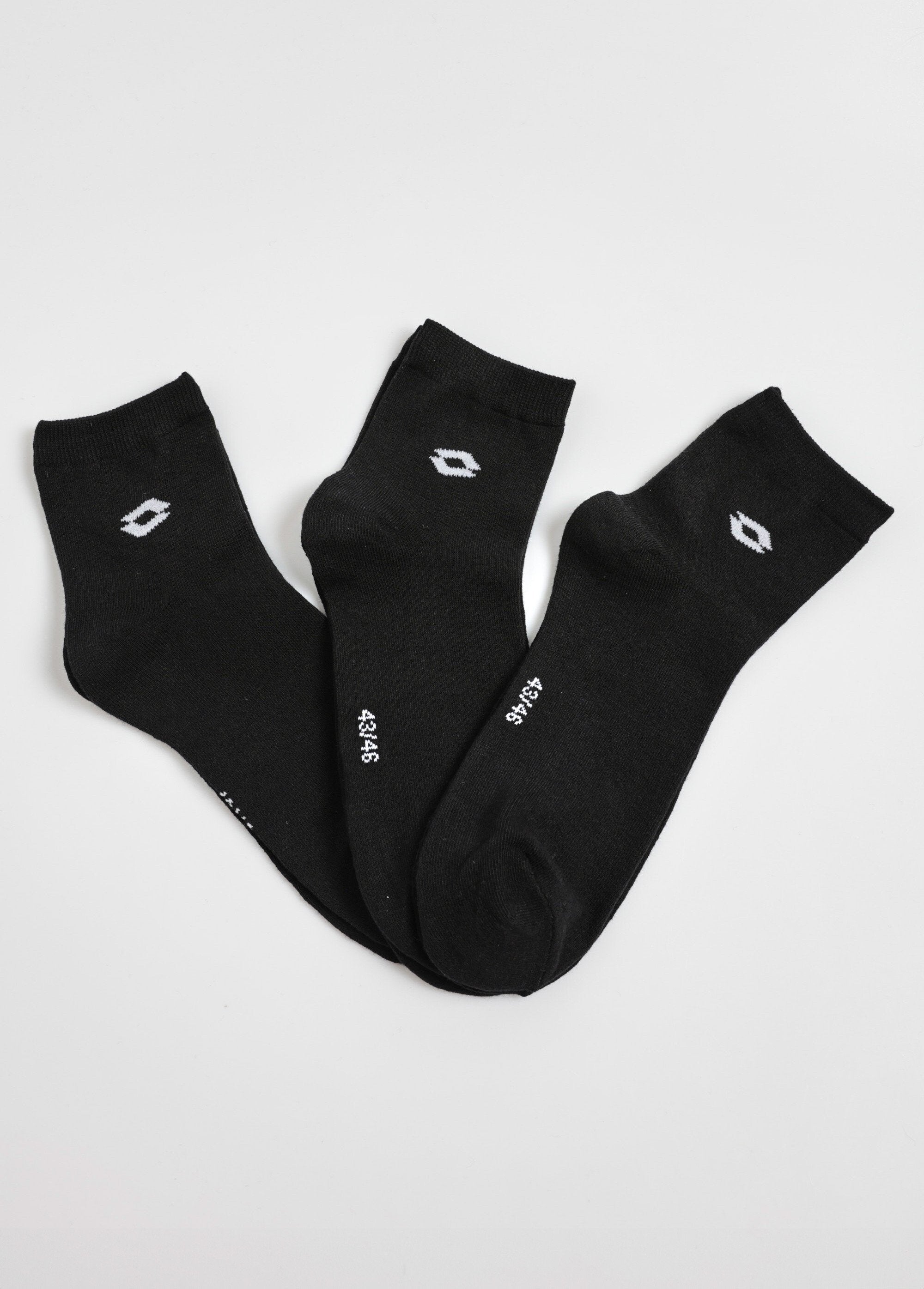 Pack_of_3_small_logo_socks_Black_FA1_slim