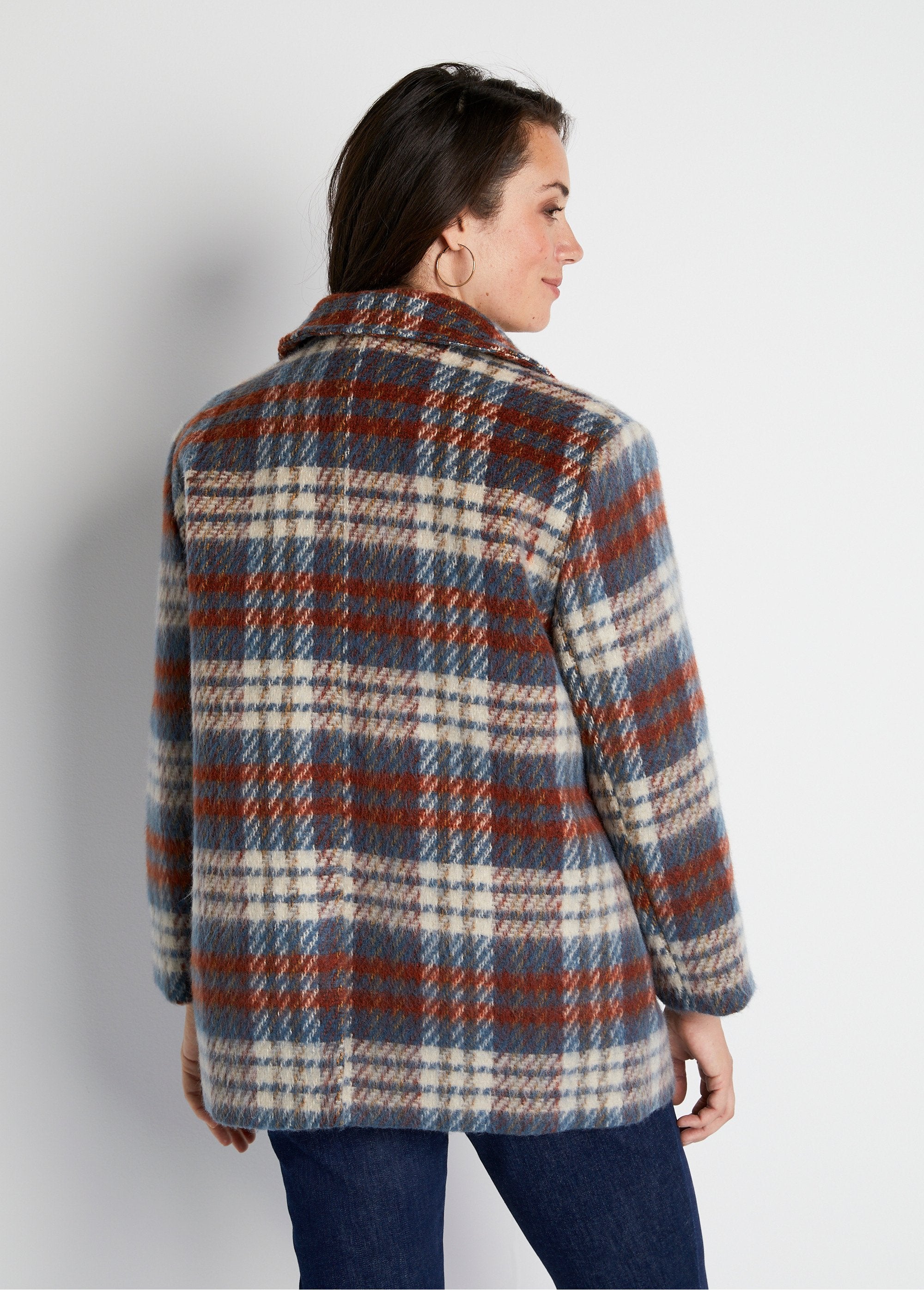 Short_winter_coat_in_warm_checked_fabric_Squirrel_tiles_DO1_curvy