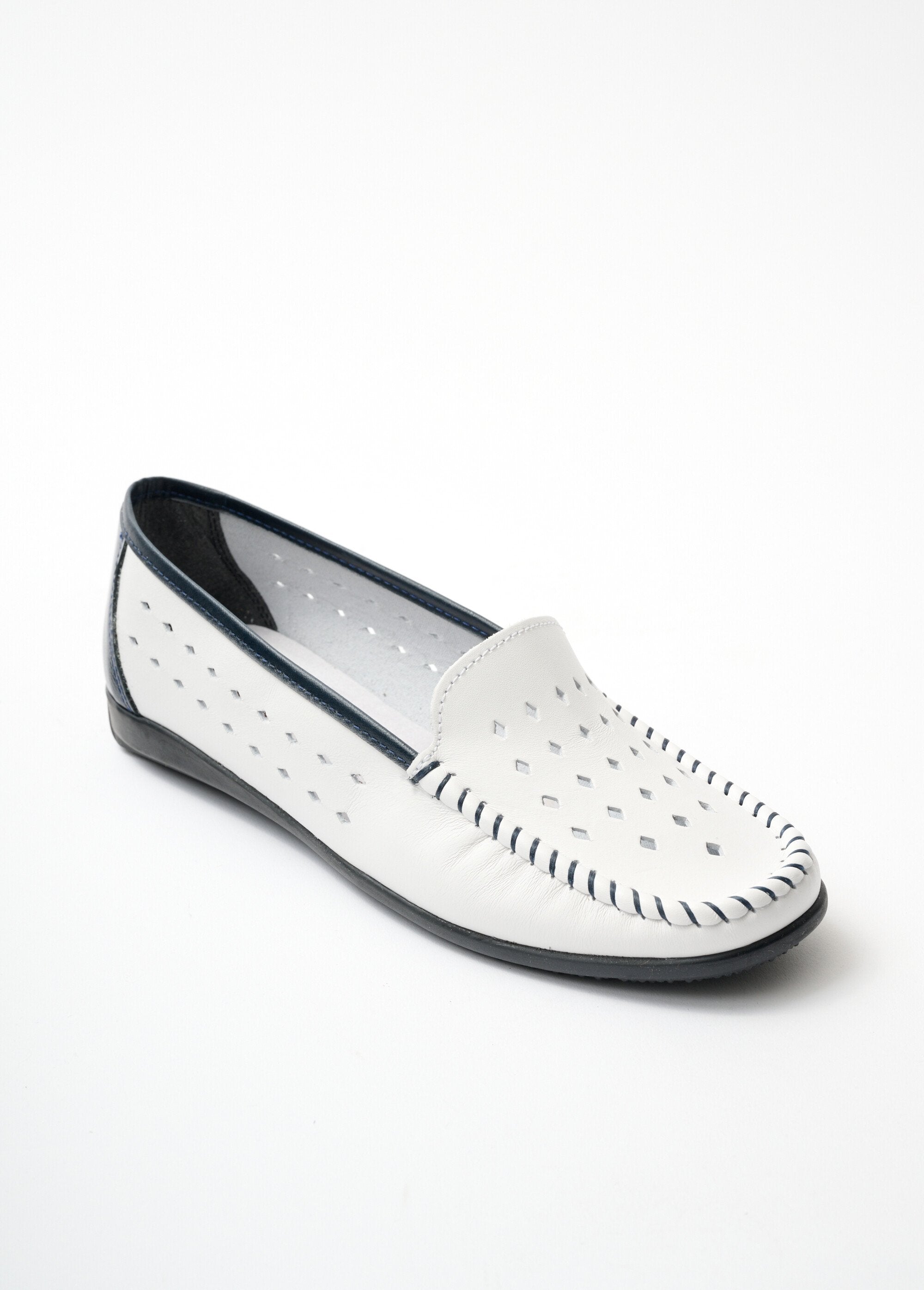 Soft_leather_comfort_width_moccasins_White_FA1_slim