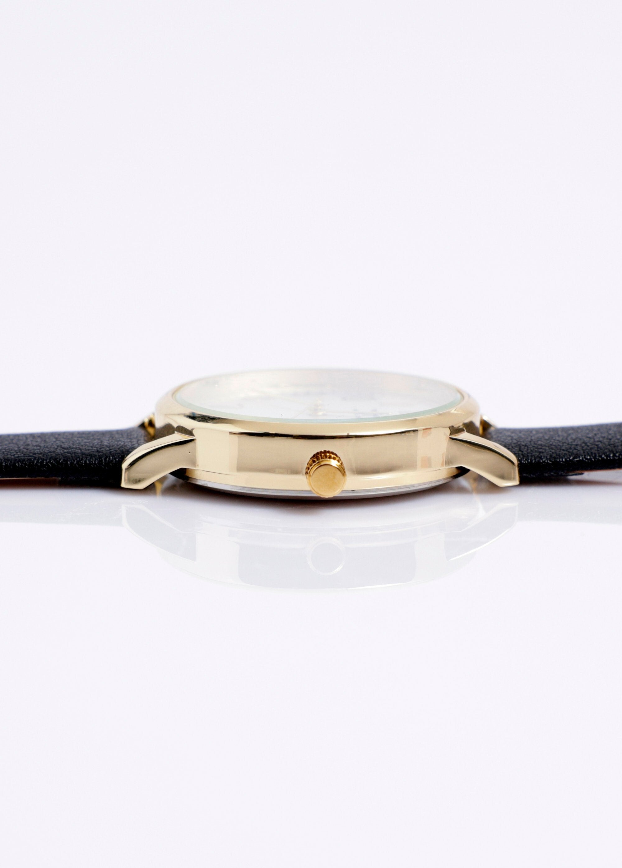 Round_metal_watch_with_faux_leather_strap_Black_gold_DE2_slim