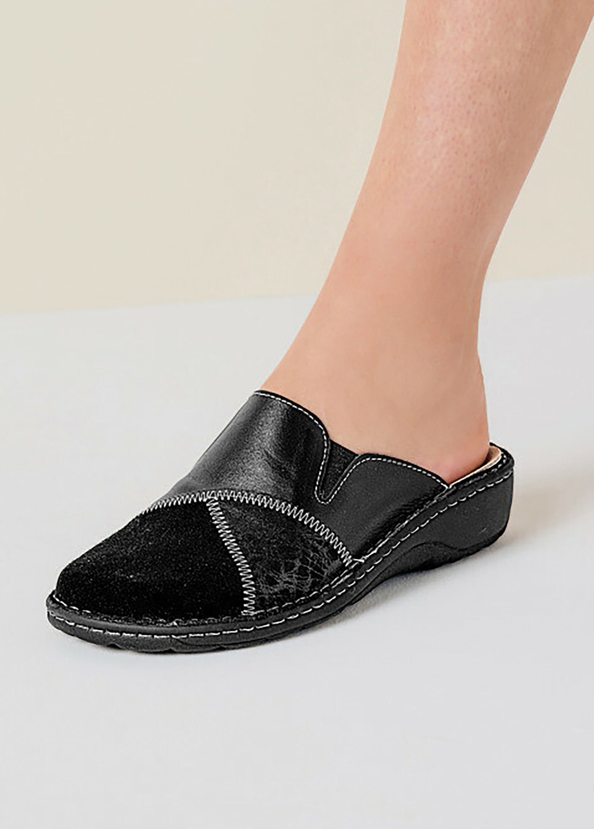 Wide_mule_with_elastic_comfort_Black_SF1_slim