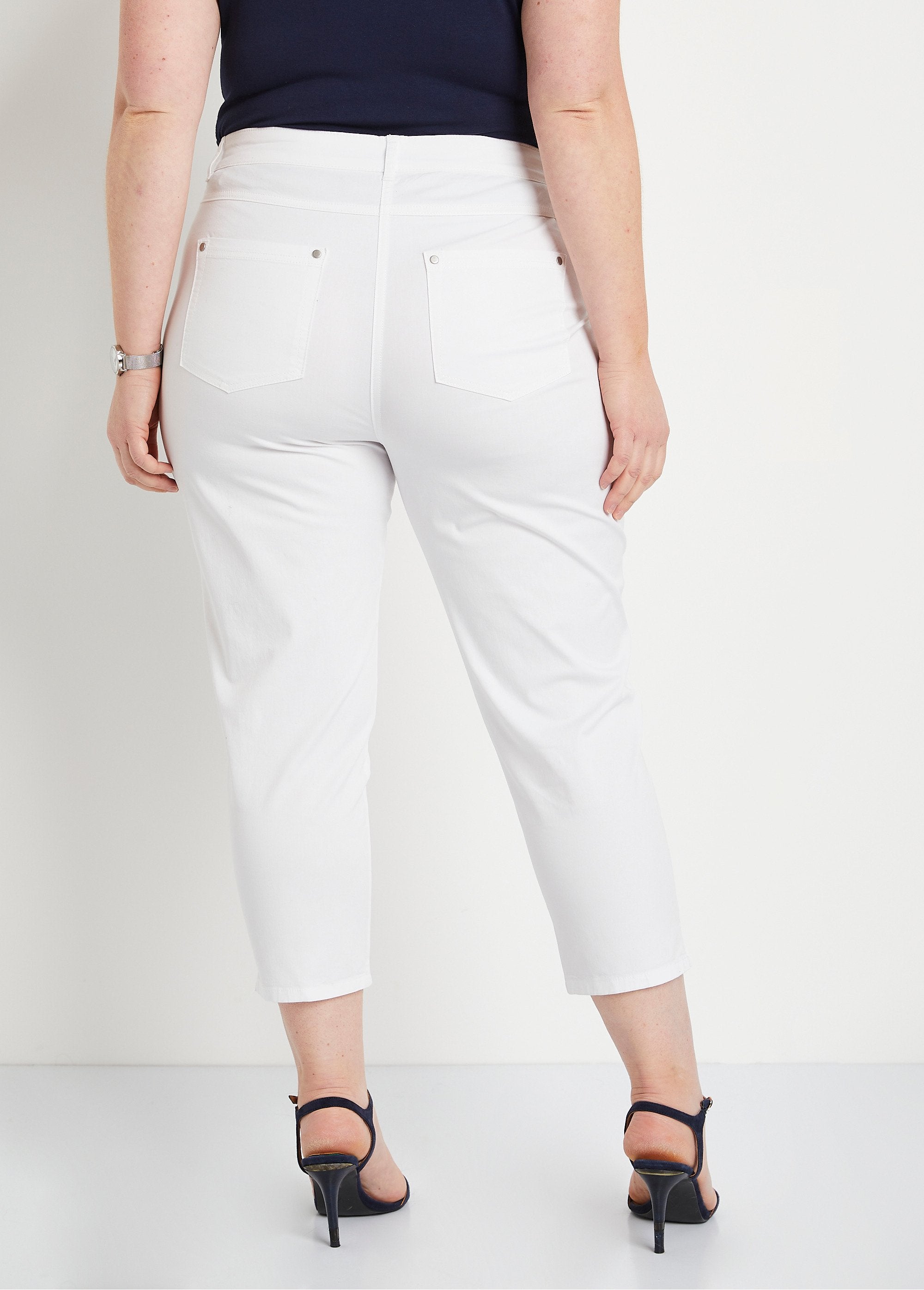 Cropped_trousers_with_elasticated_belt_and_5_pockets_White_DO1_curvy