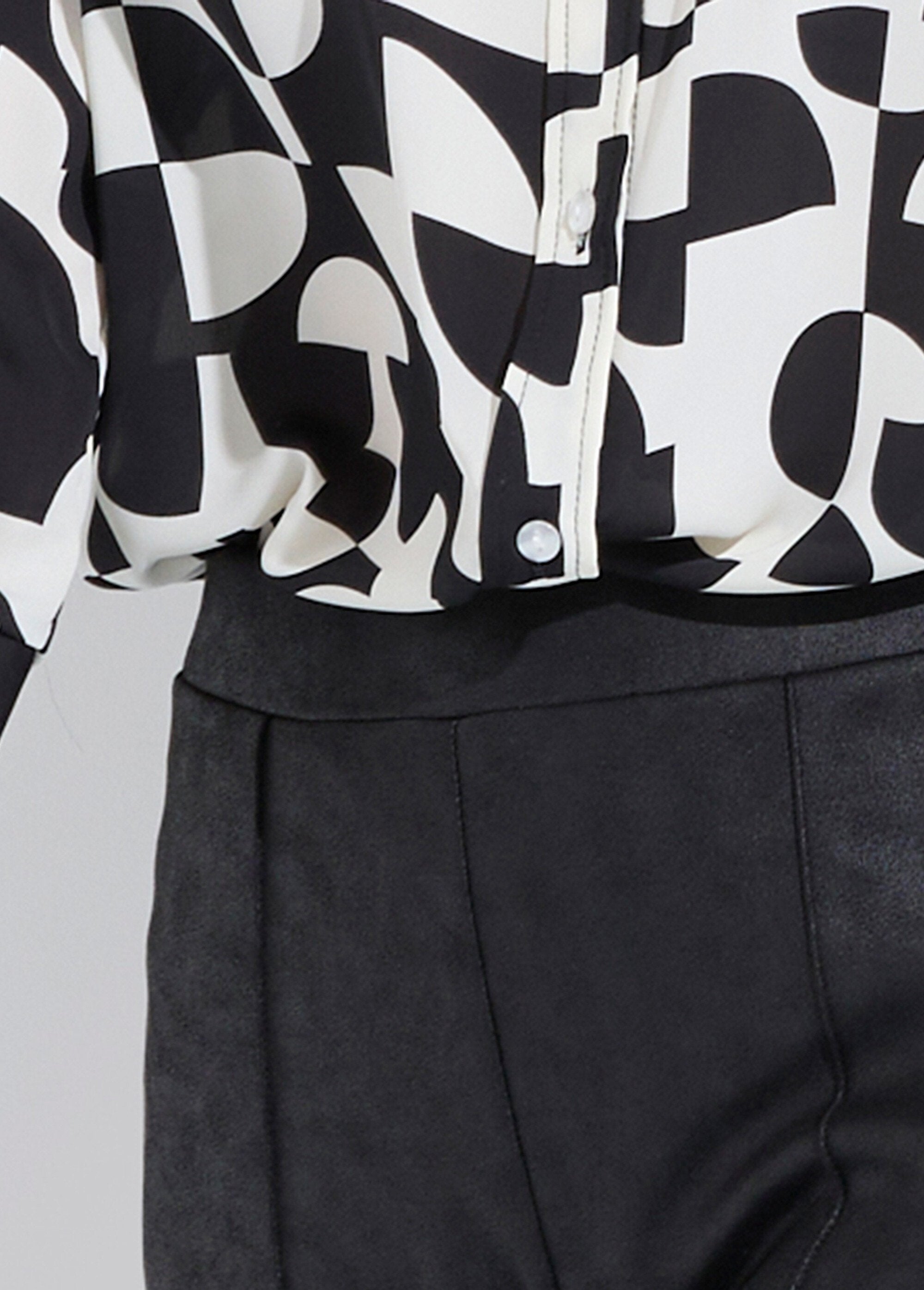 Pantalon_droit_ceinture_semi-élastiquée_aspect_peau_Noir_DE1_slim